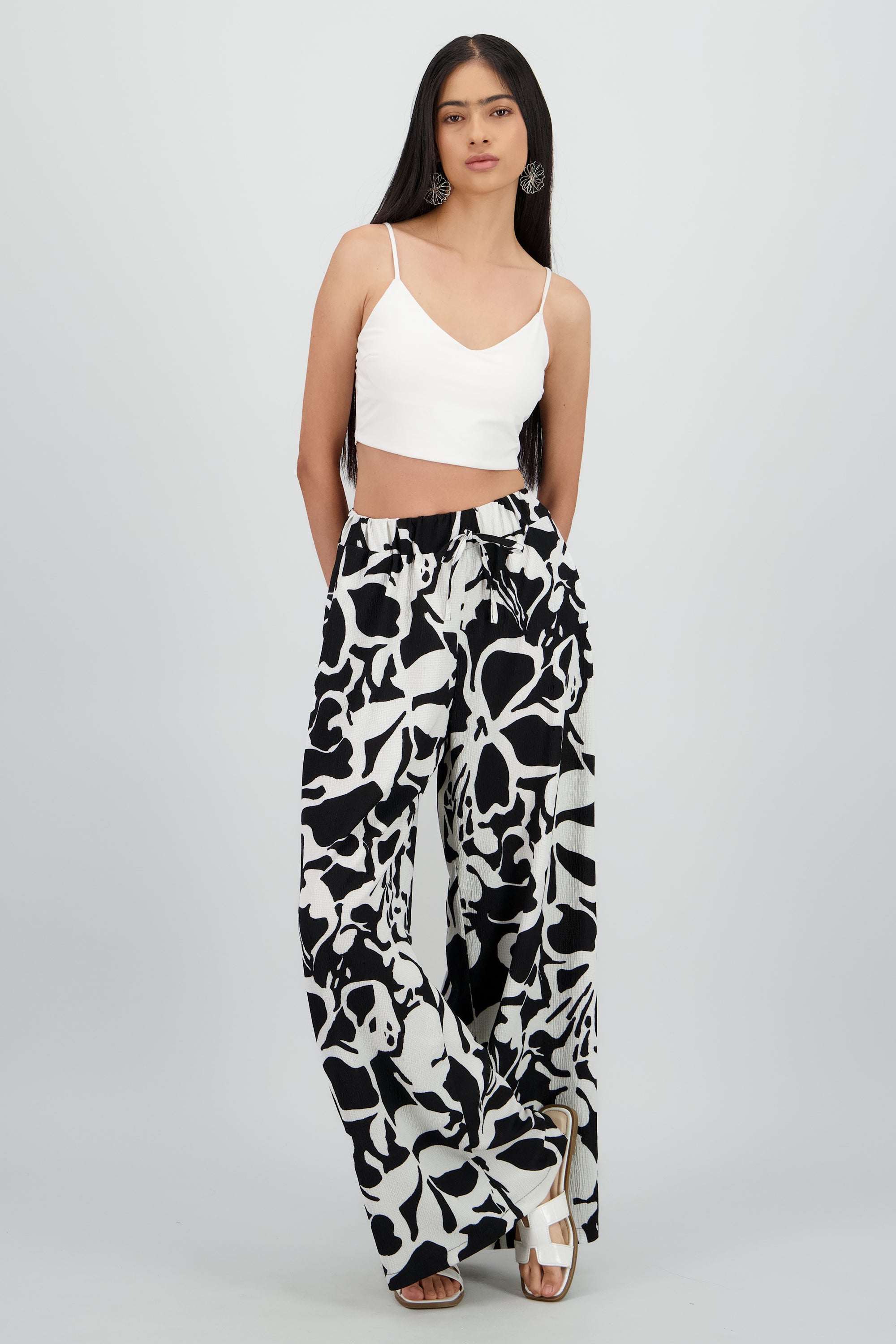Pantalon estampado flores wide leg NEGRO COMBO