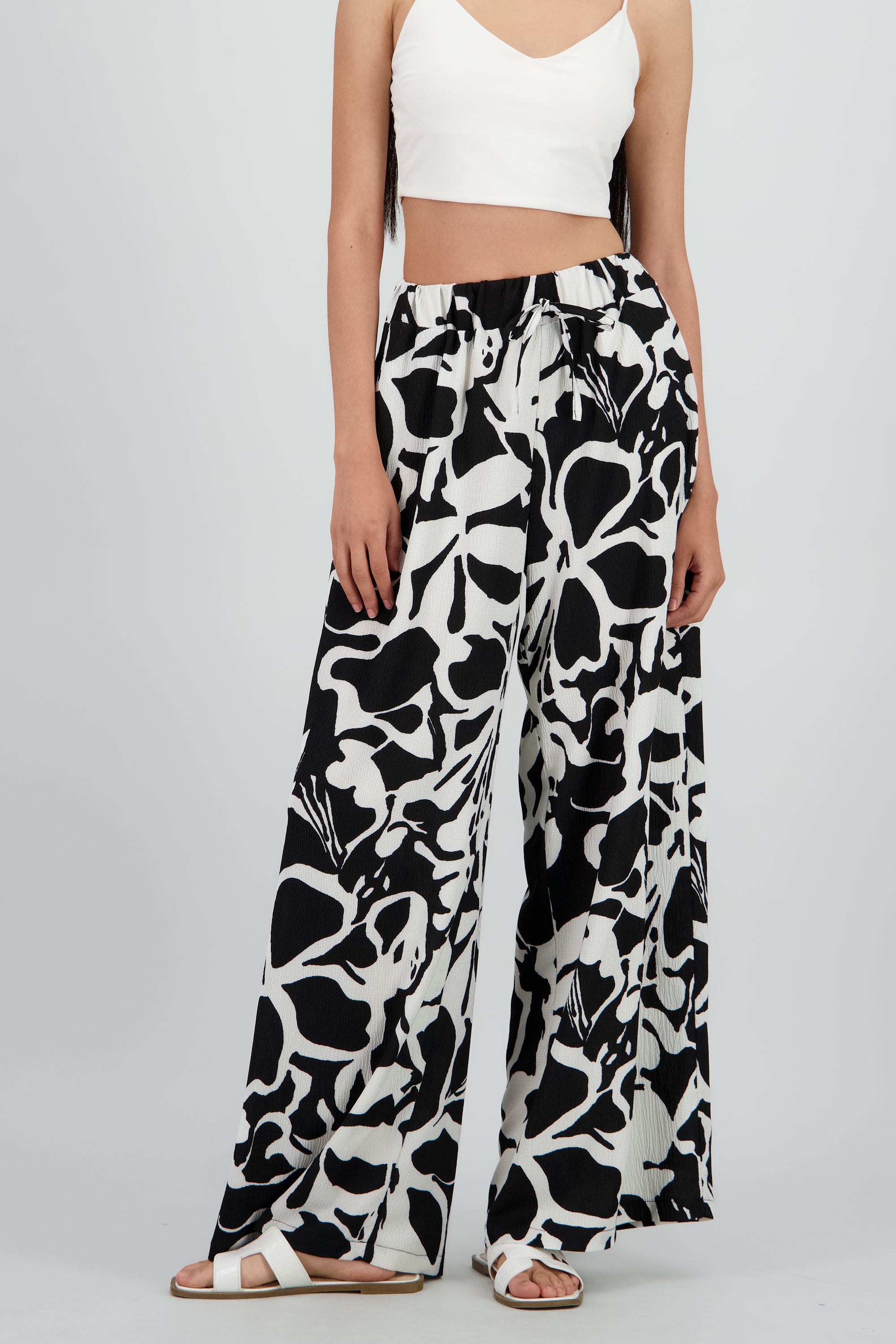 Pantalon estampado flores wide leg NEGRO COMBO