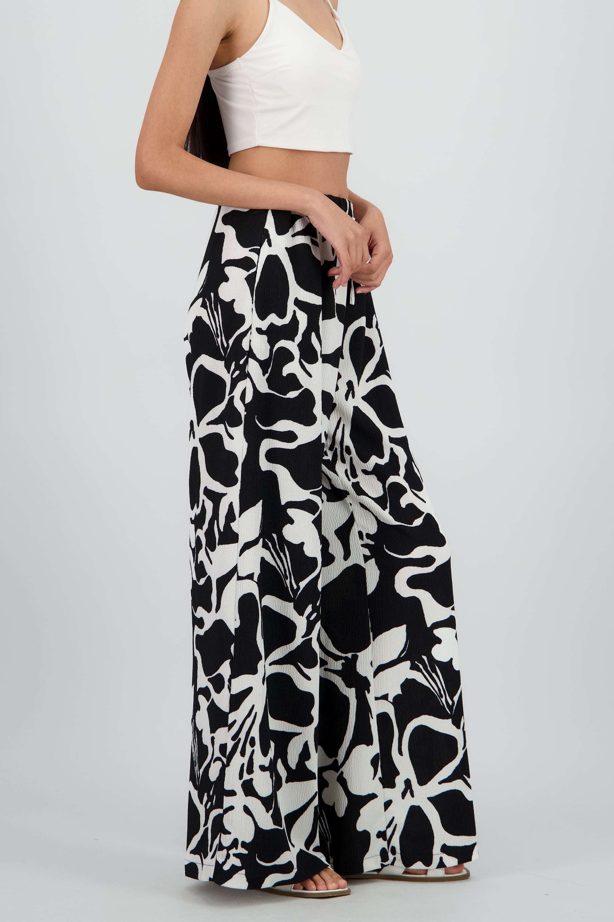 Pantalon estampado flores wide leg NEGRO COMBO
