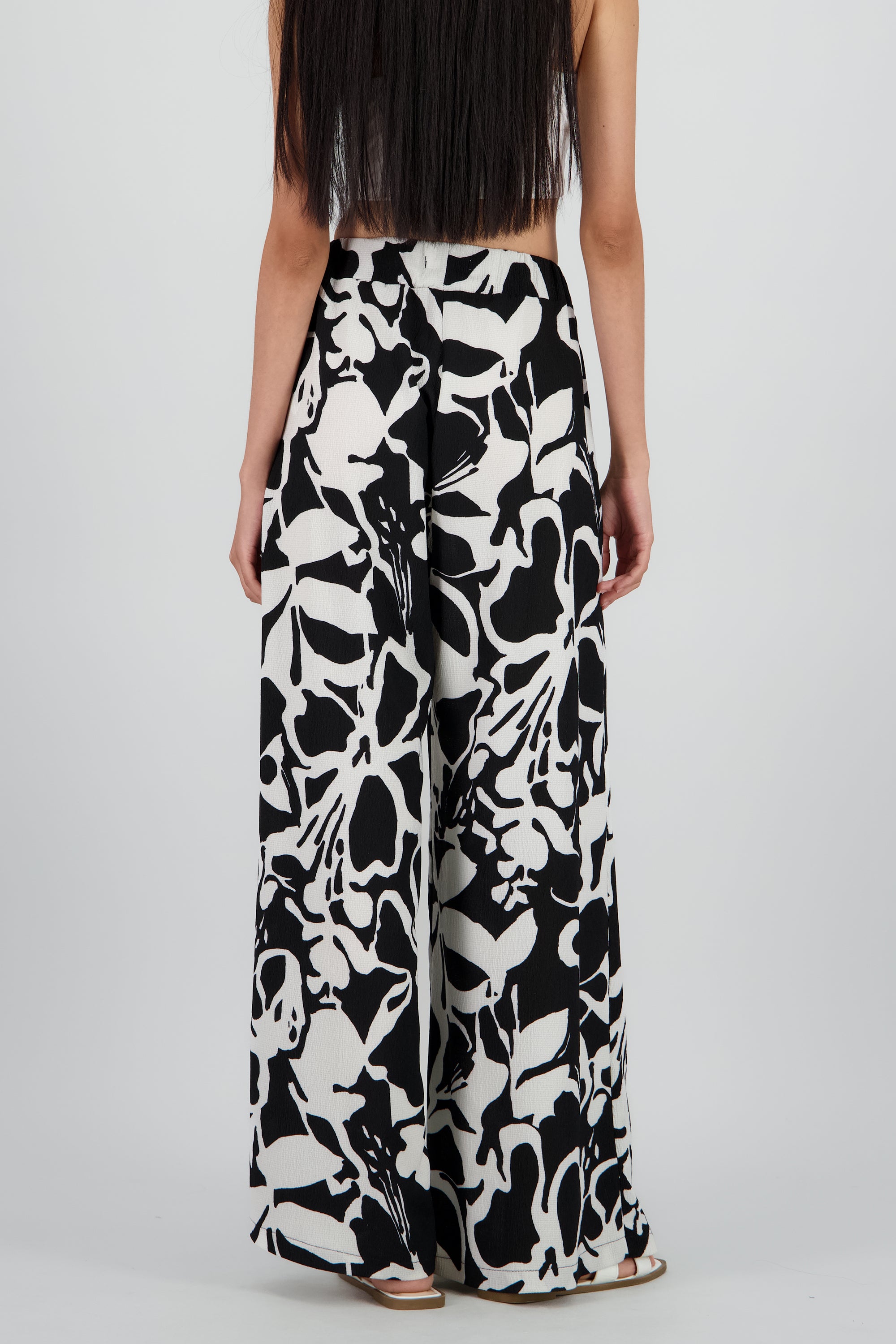 Pantalon estampado flores wide leg NEGRO COMBO
