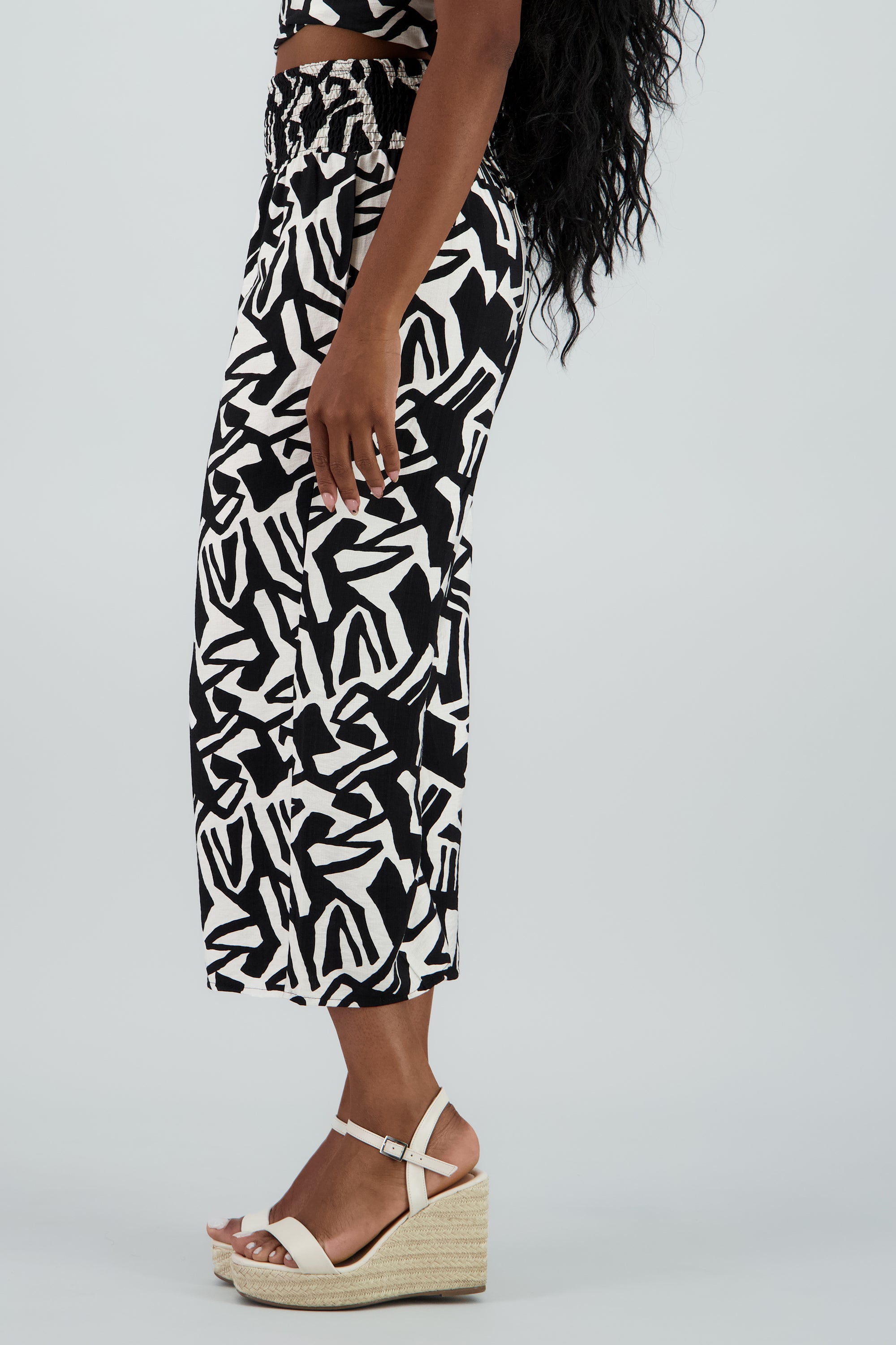 Pantalones estampados con resorte wide leg NEGRO COMBO