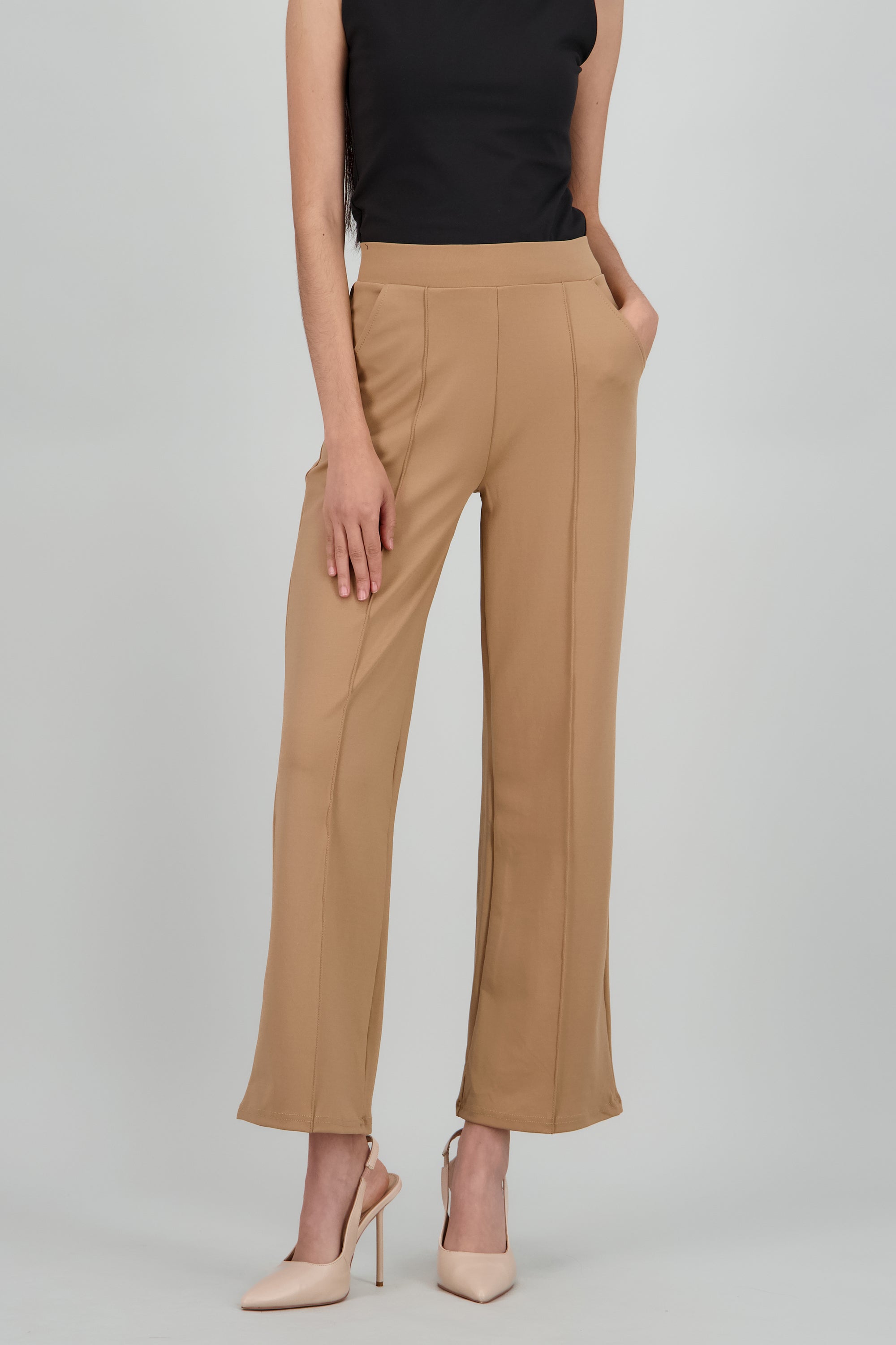 Pantalon liso con bolsas KHAKI