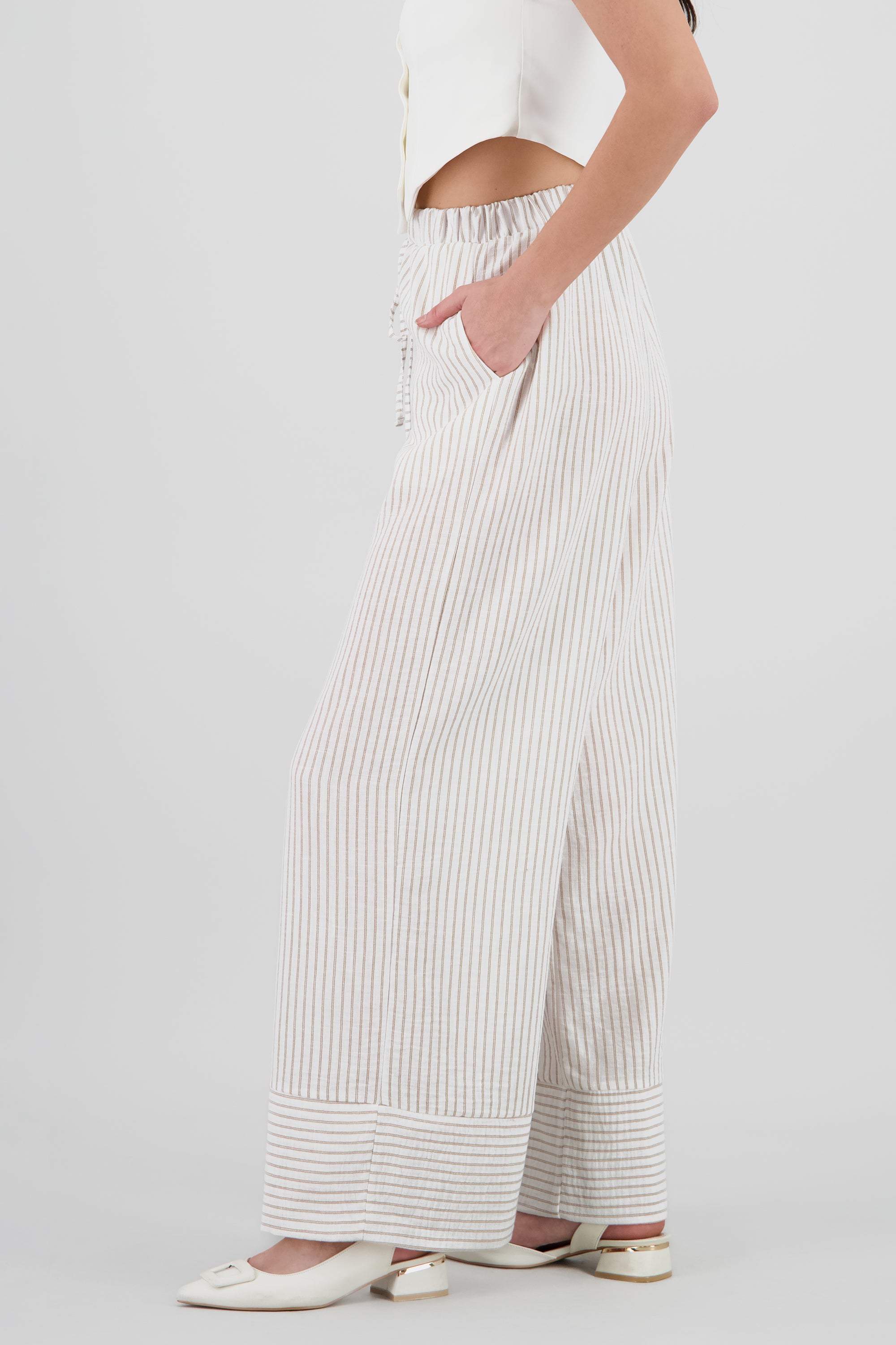 Pantalon ligero detalle rayas HUESO COMBO