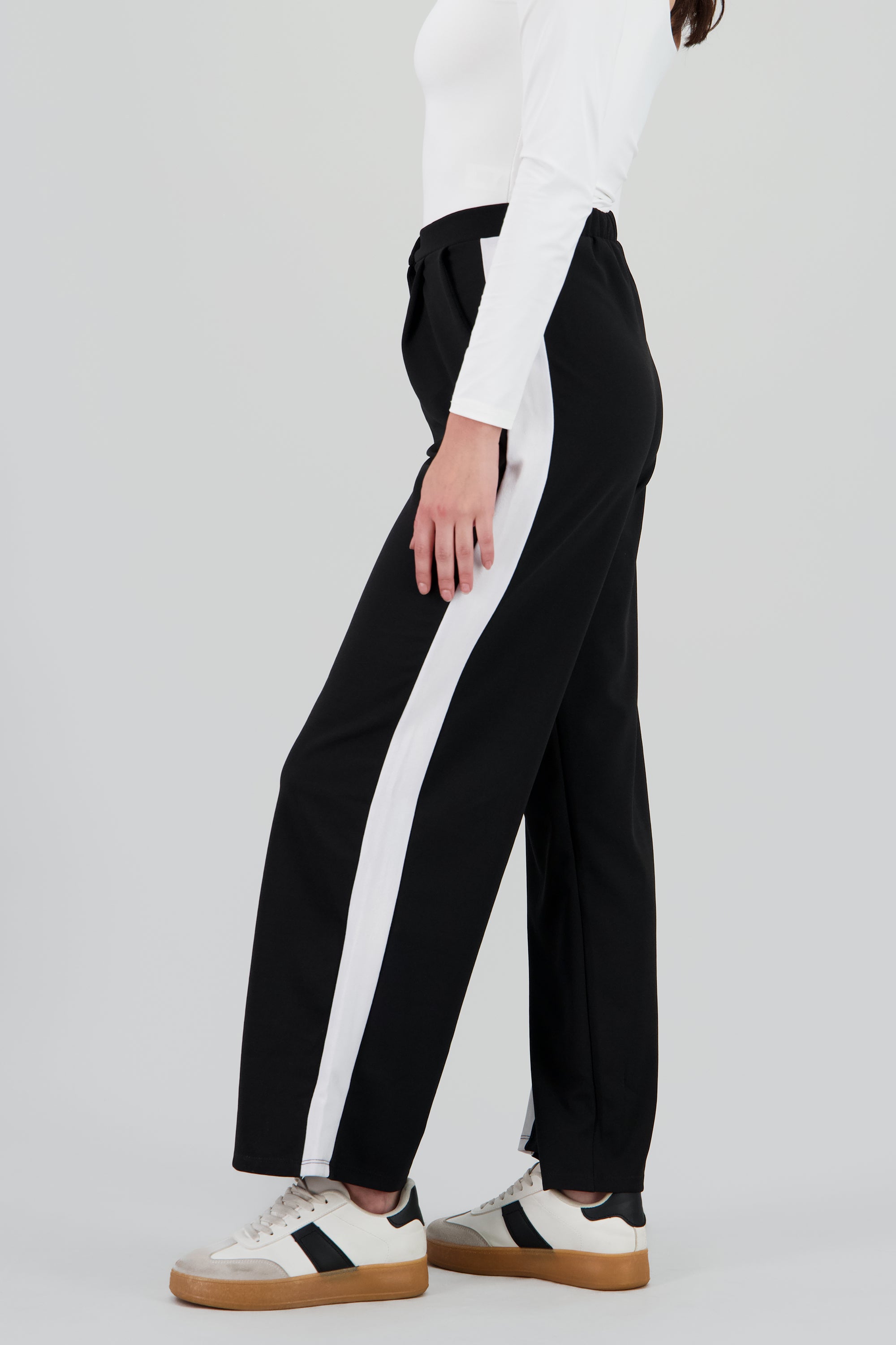 Pantalones con detalle de rayas al costado NEGRO COMBO