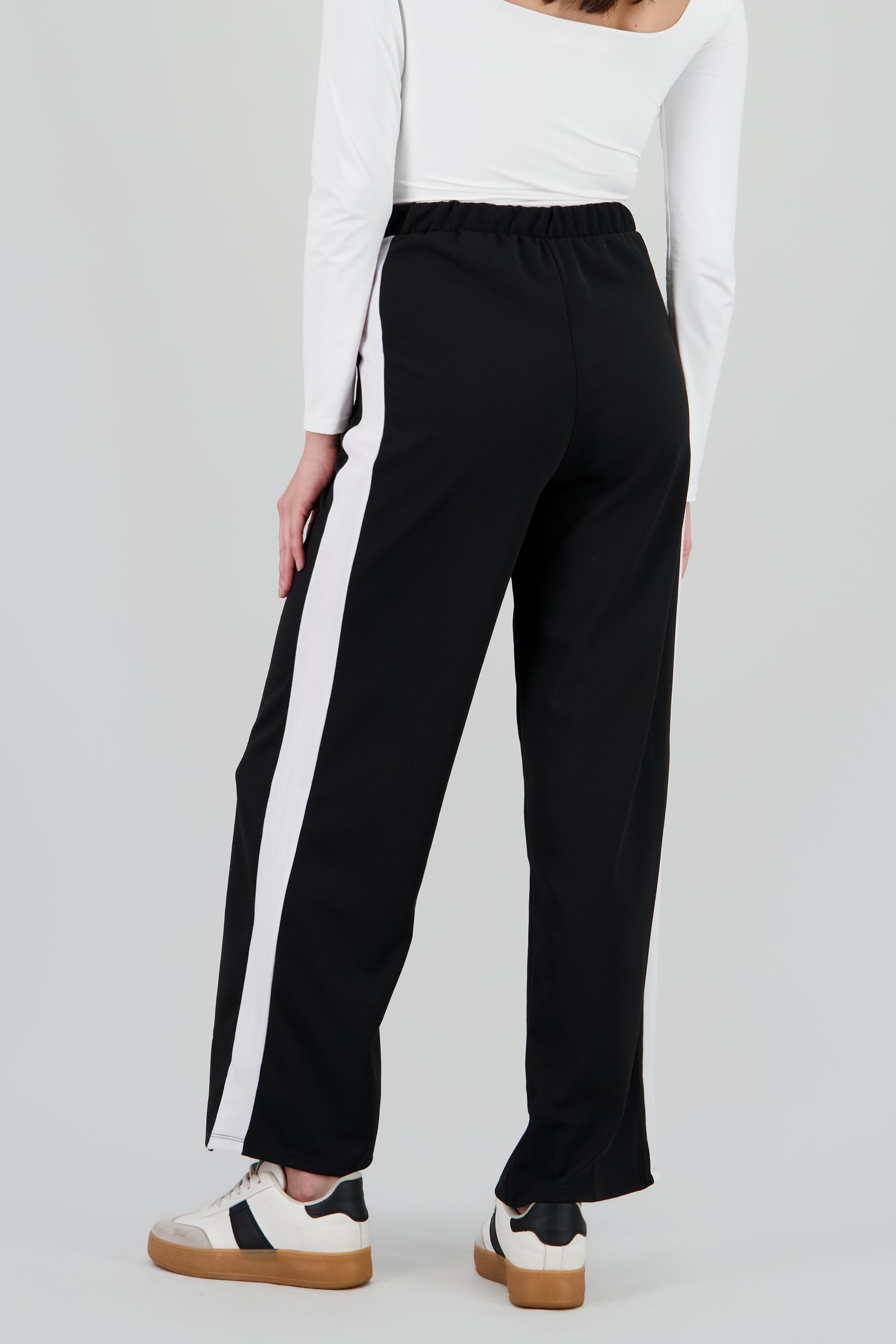 Pantalones con detalle de rayas al costado NEGRO COMBO