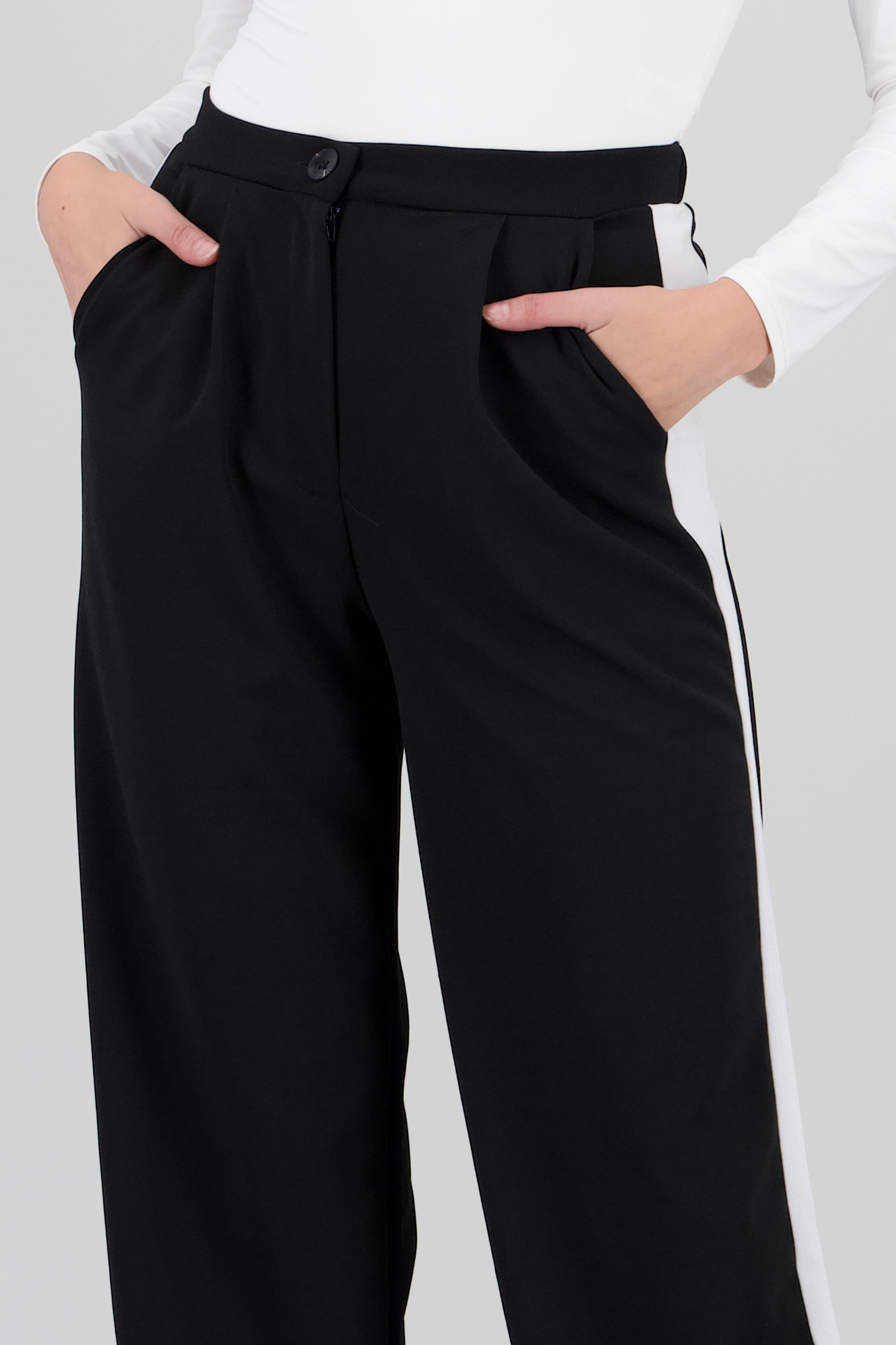 Pantalones con detalle de rayas al costado NEGRO COMBO