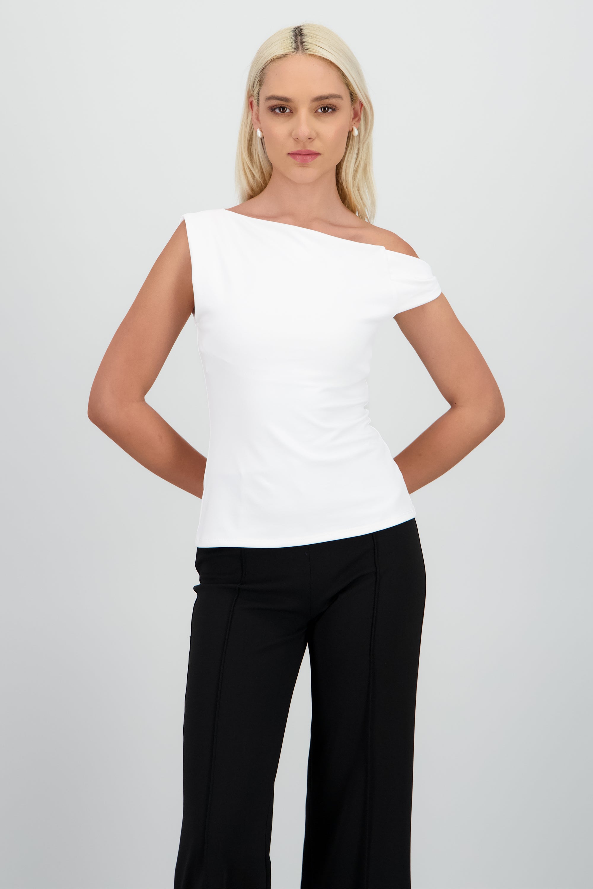 Top asimetrico off shoulder BLANCO