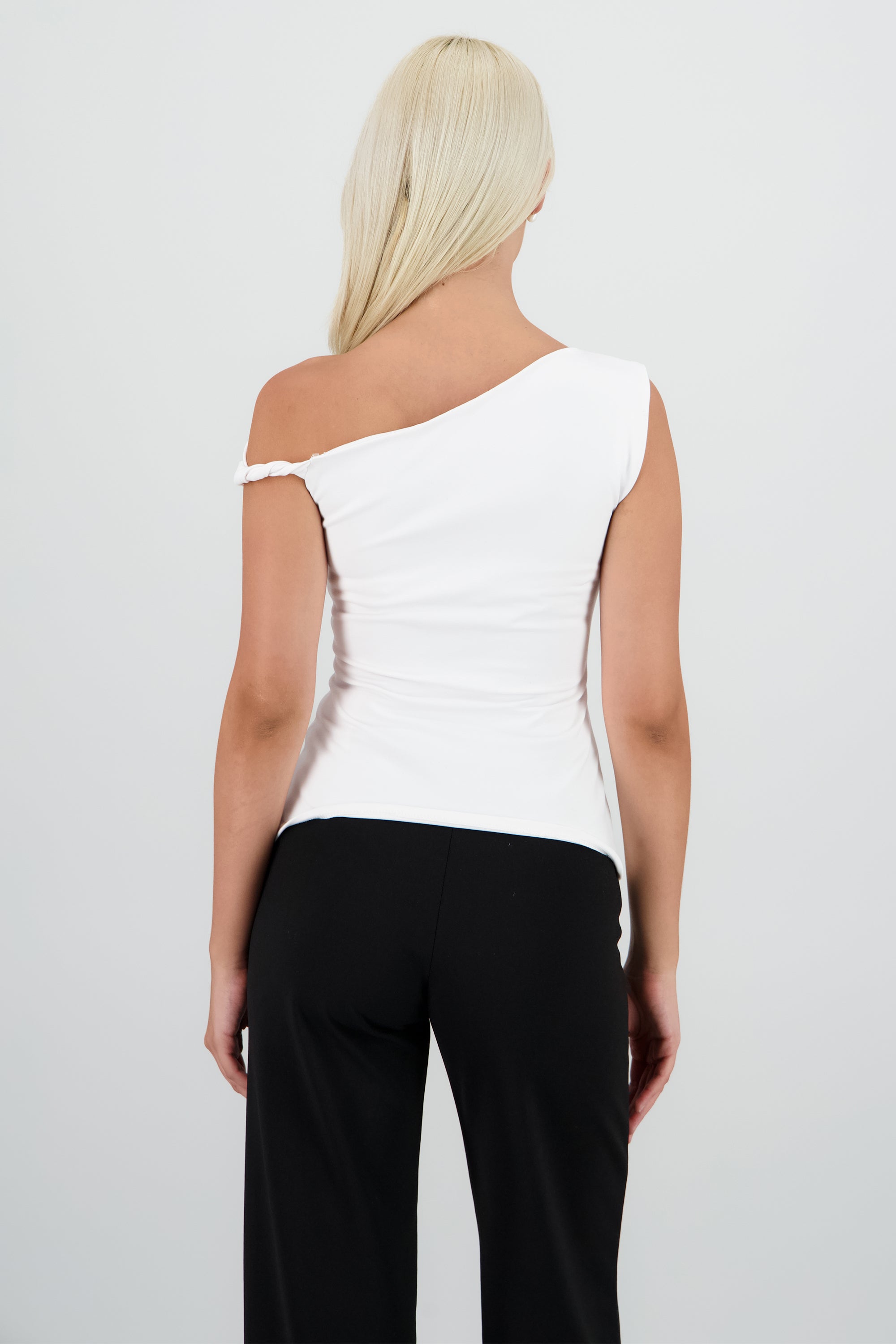 Top asimetrico off shoulder BLANCO