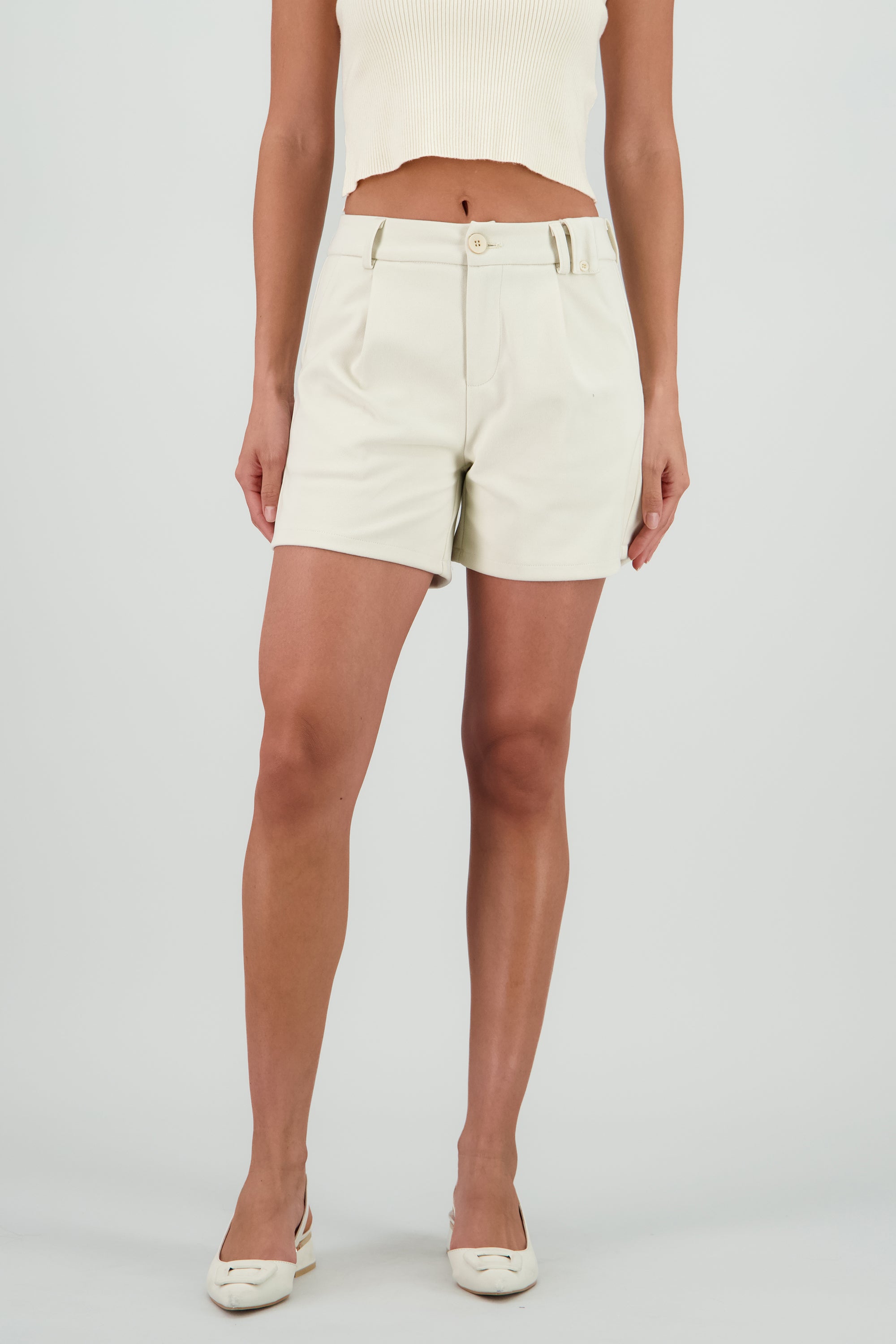 Short liso con cinturon HUESO