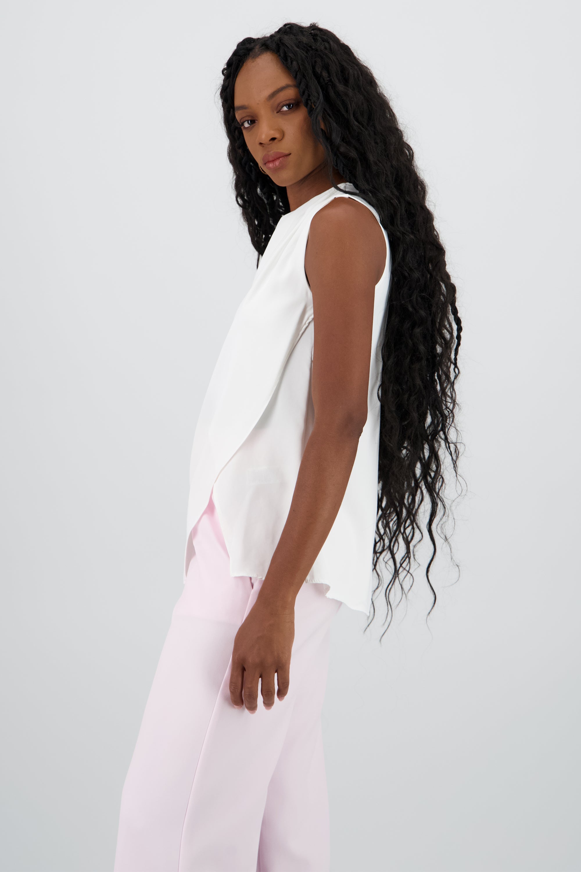 Blusa lisa plisado hombros HUESO