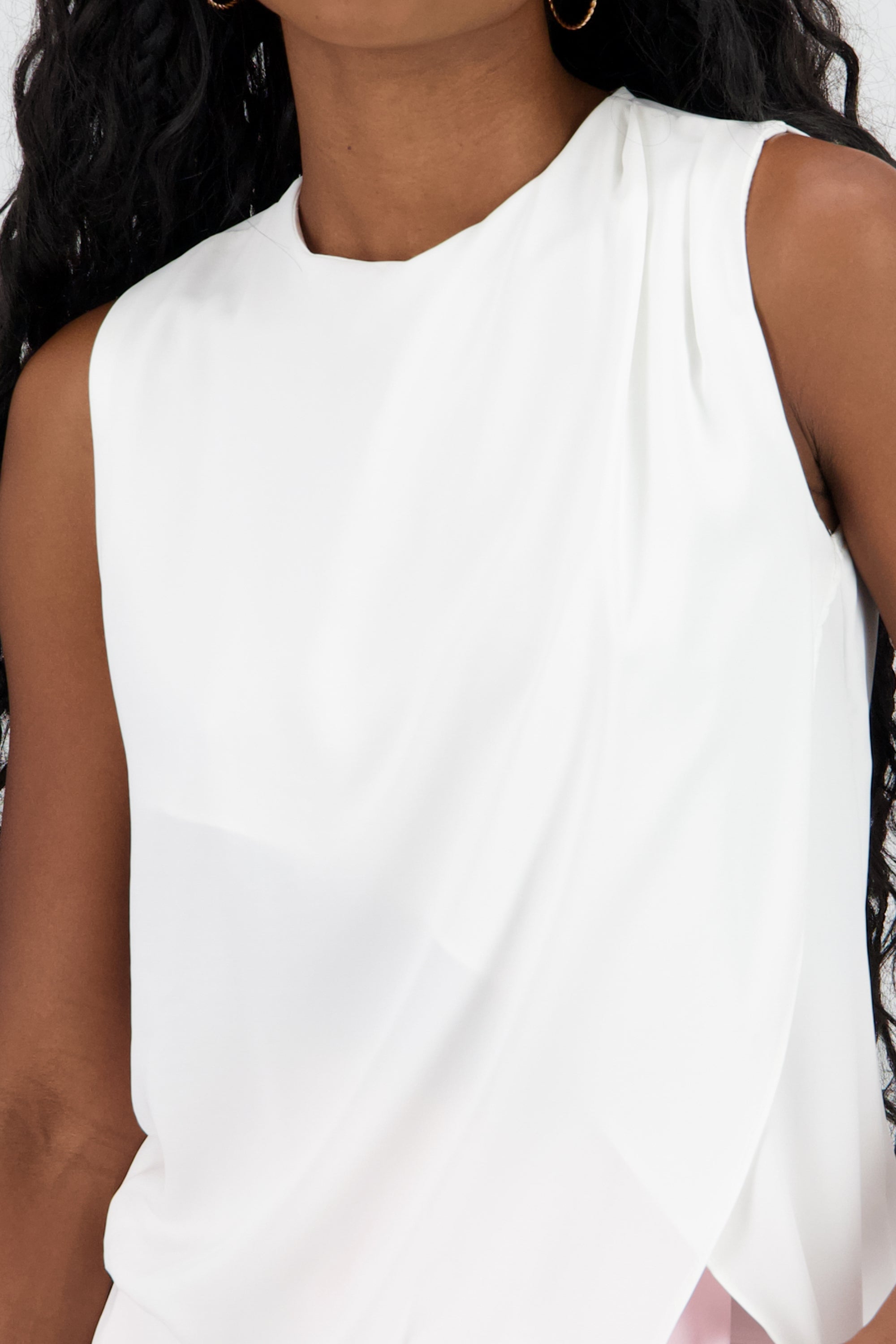 Blusa lisa plisado hombros HUESO