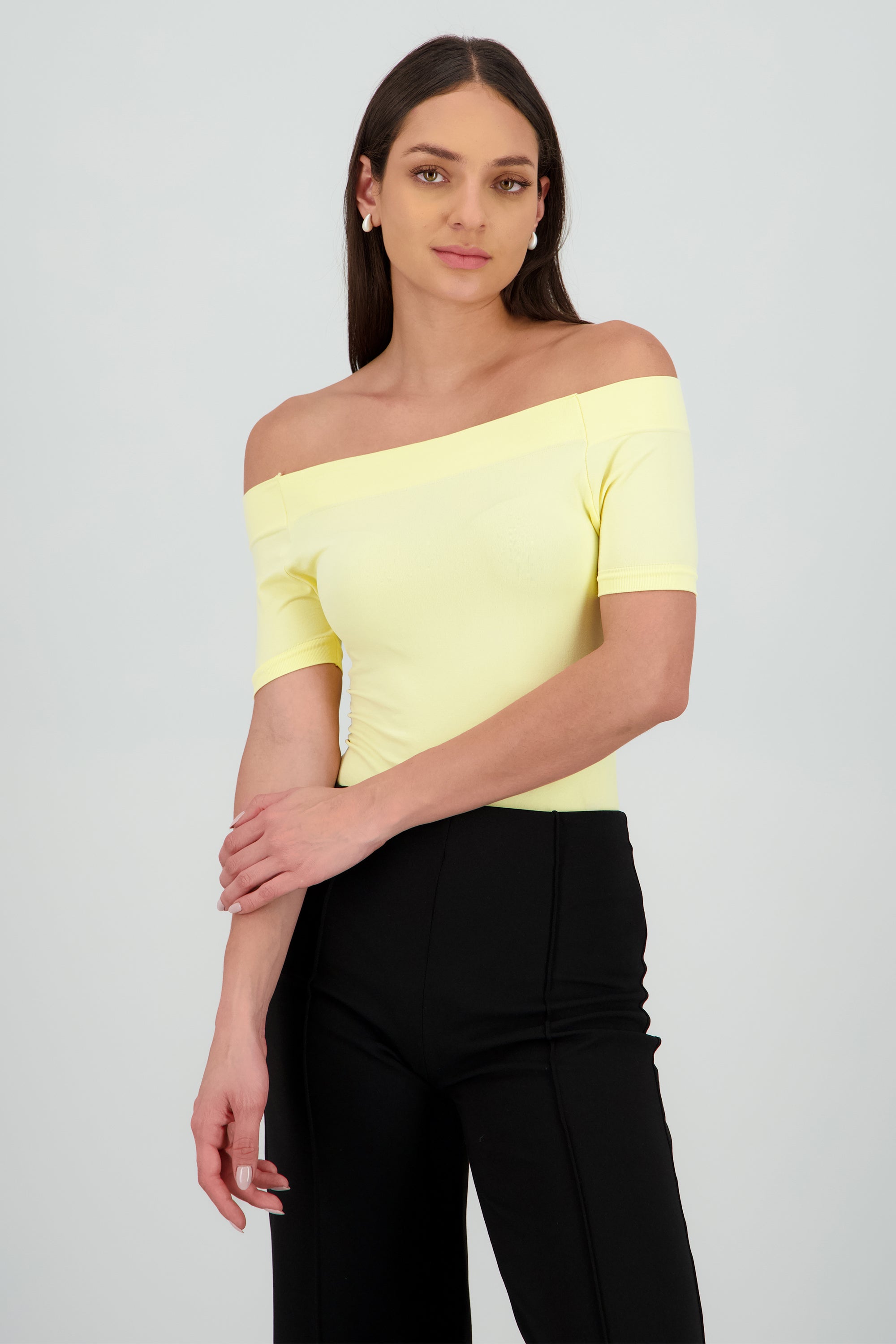 Bodysuit Liso Hombros Descubiertos AMARILLO PASTEL