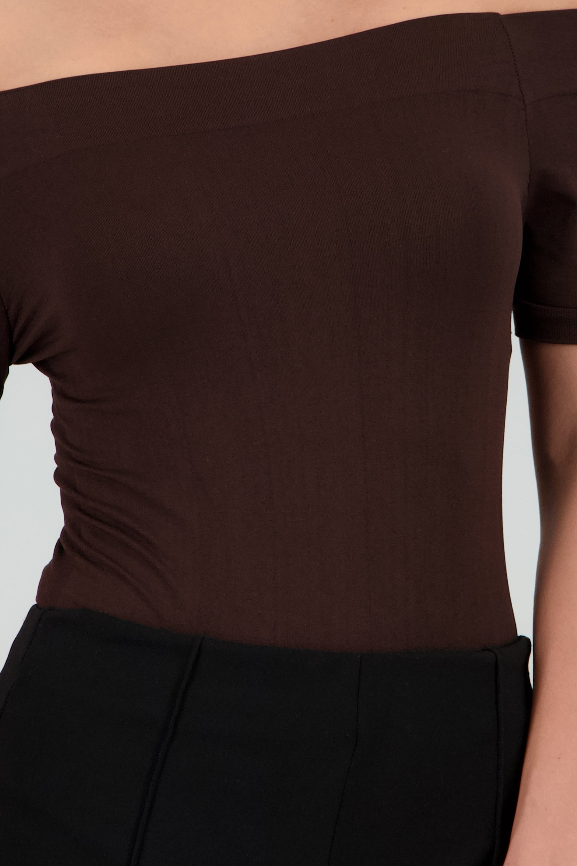 Bodysuit Liso Hombros Descubiertos CHOCOLATE
