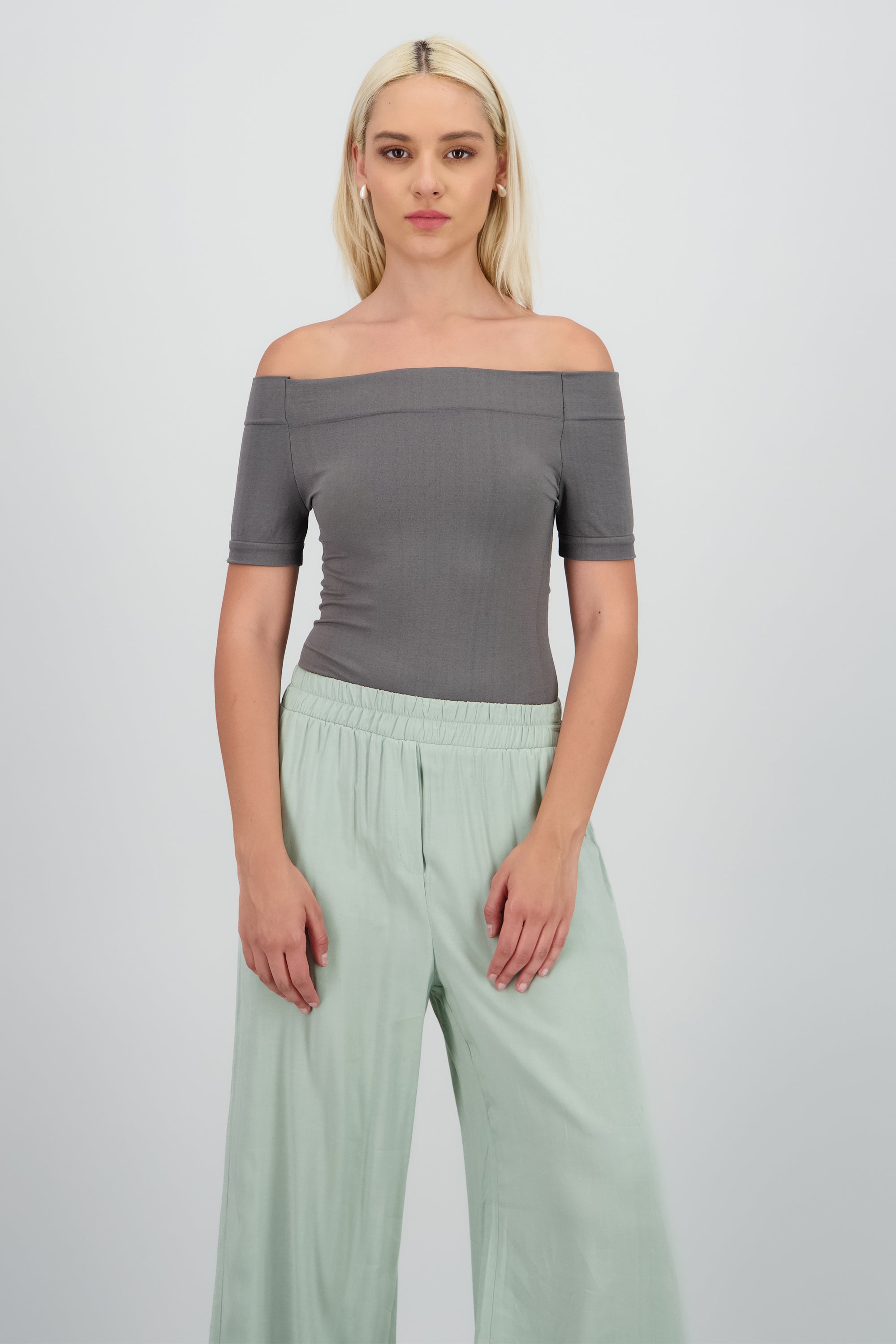 Bodysuit Liso Hombros Descubiertos GRIS OBSCURO