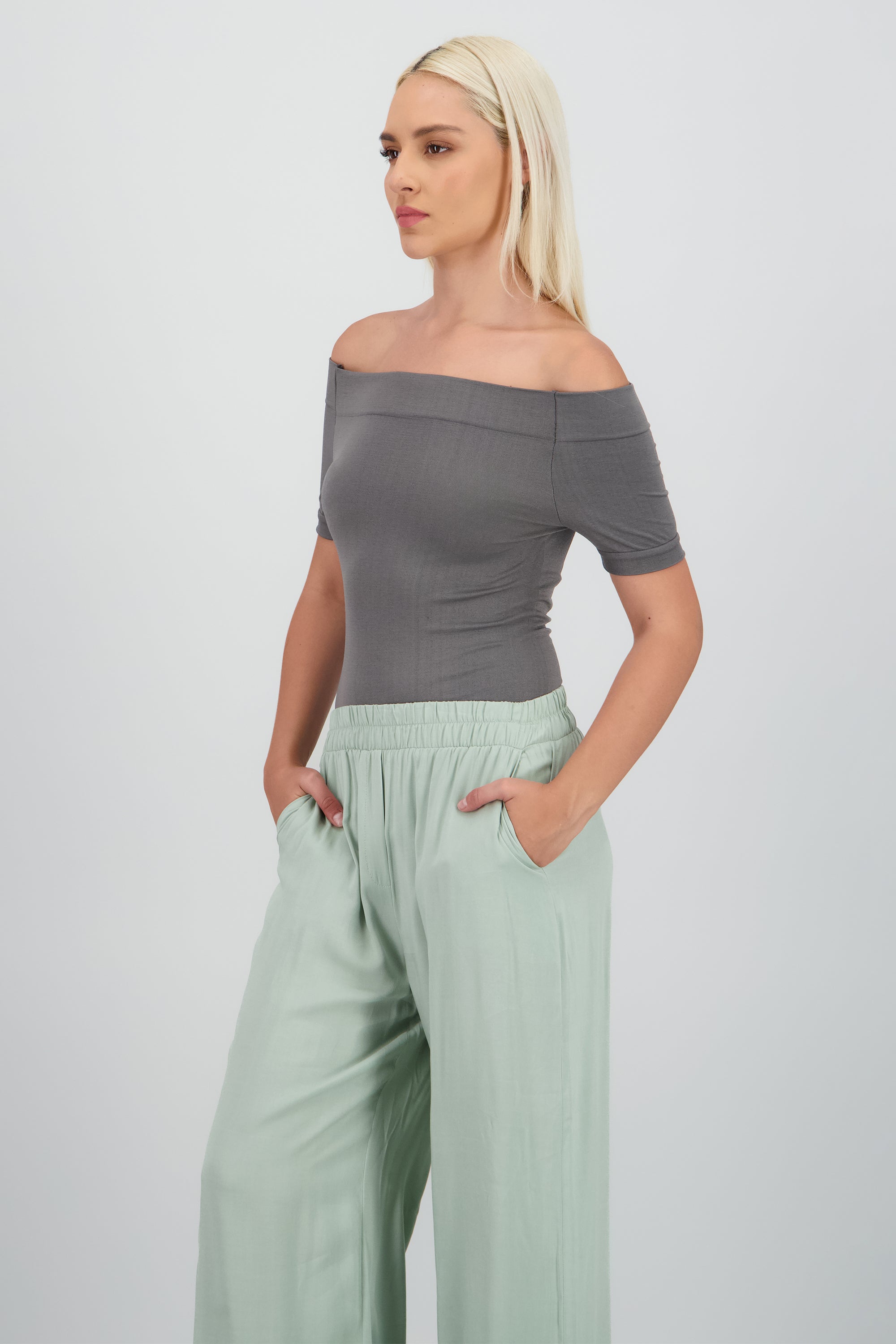 Bodysuit Liso Hombros Descubiertos GRIS OBSCURO