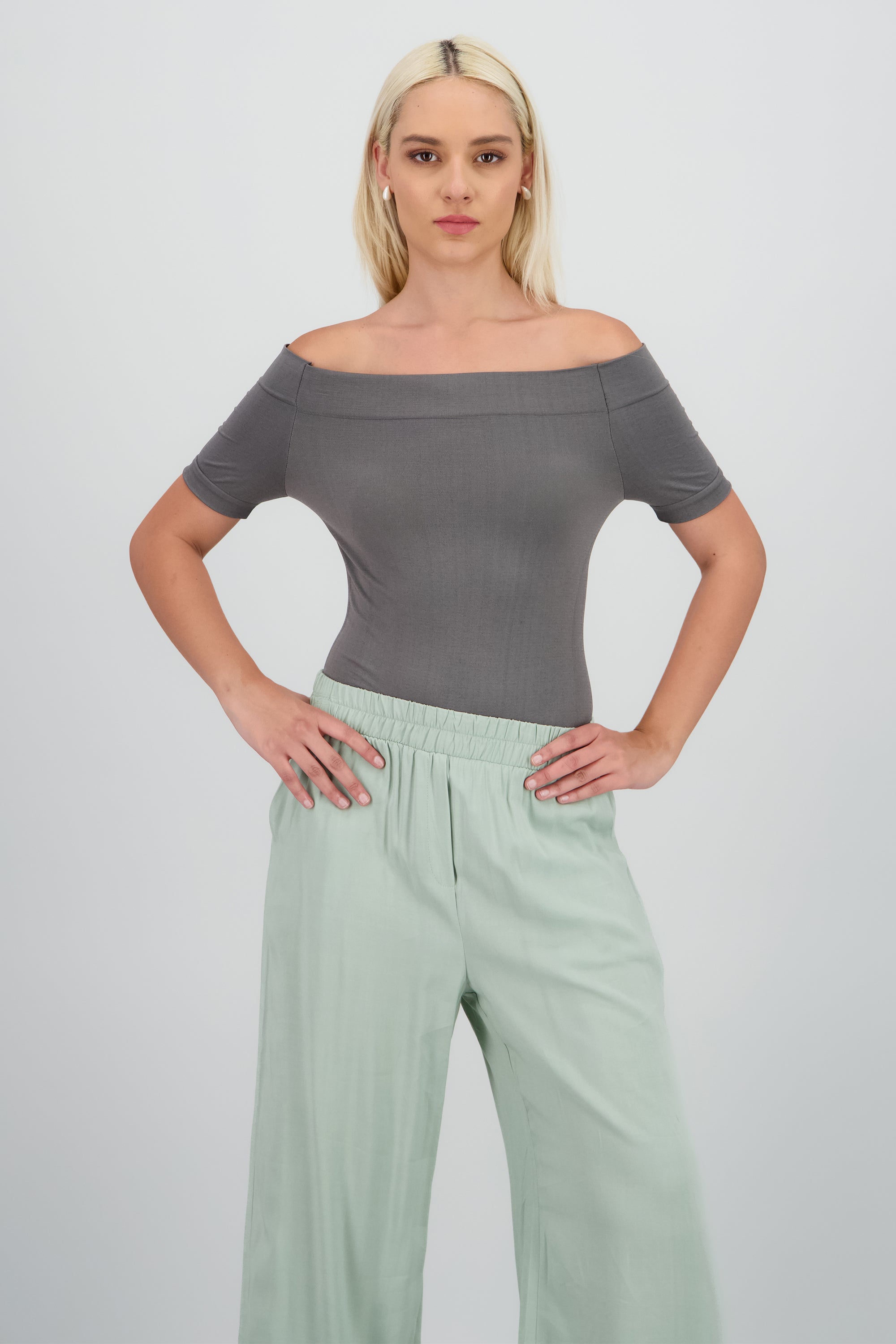 Bodysuit Liso Hombros Descubiertos GRIS OBSCURO