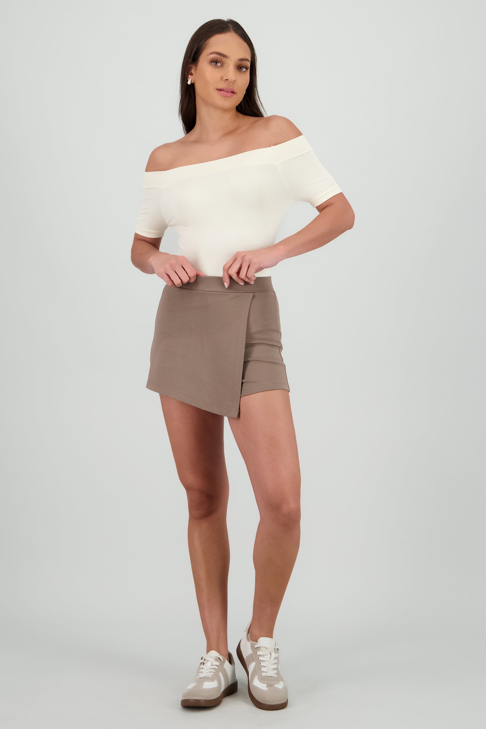 Falda Short Liso Asimétrico GREIGE
