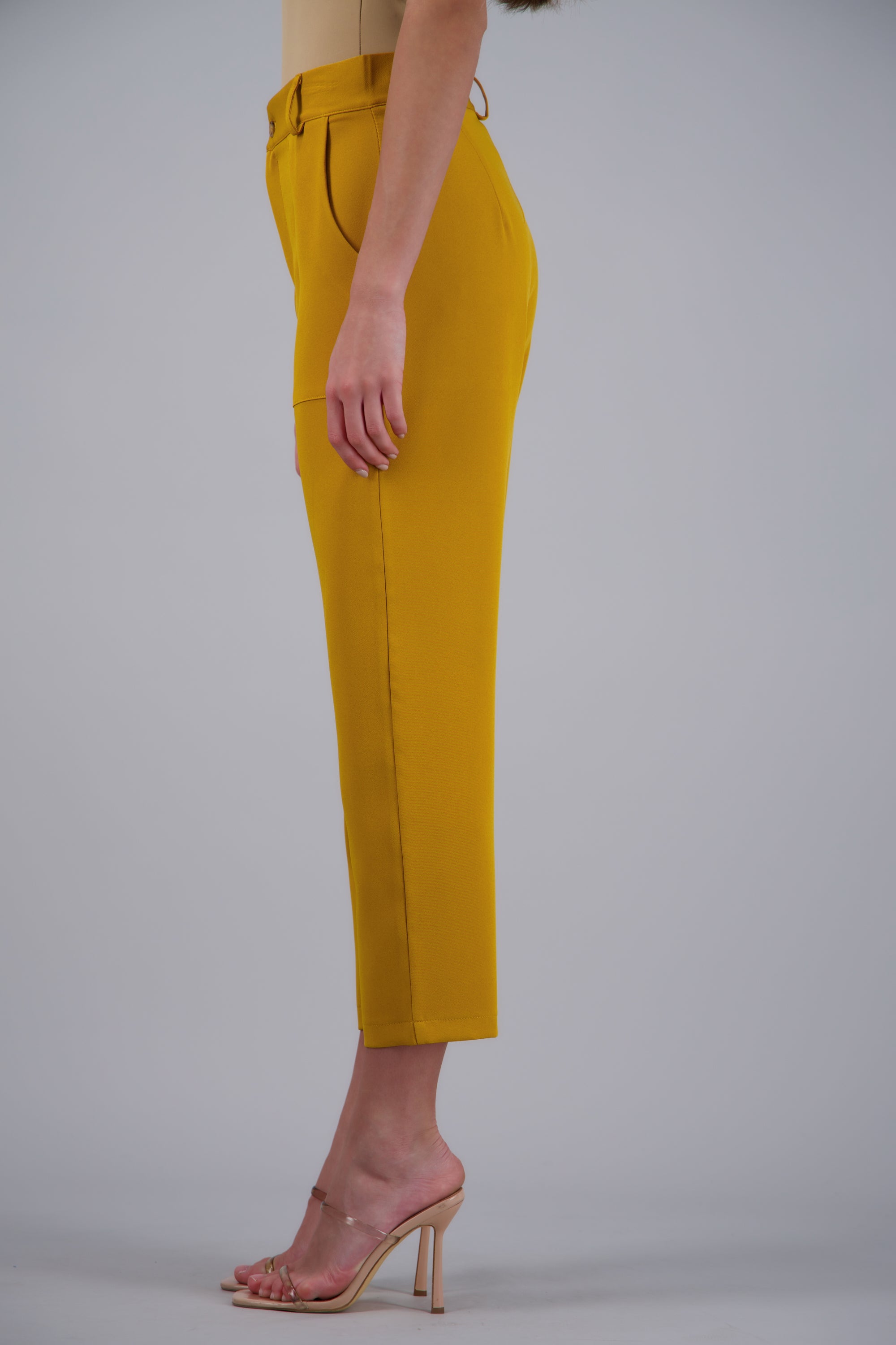 Pantalón Cintura Alta Capri Bolsas MOSTAZA