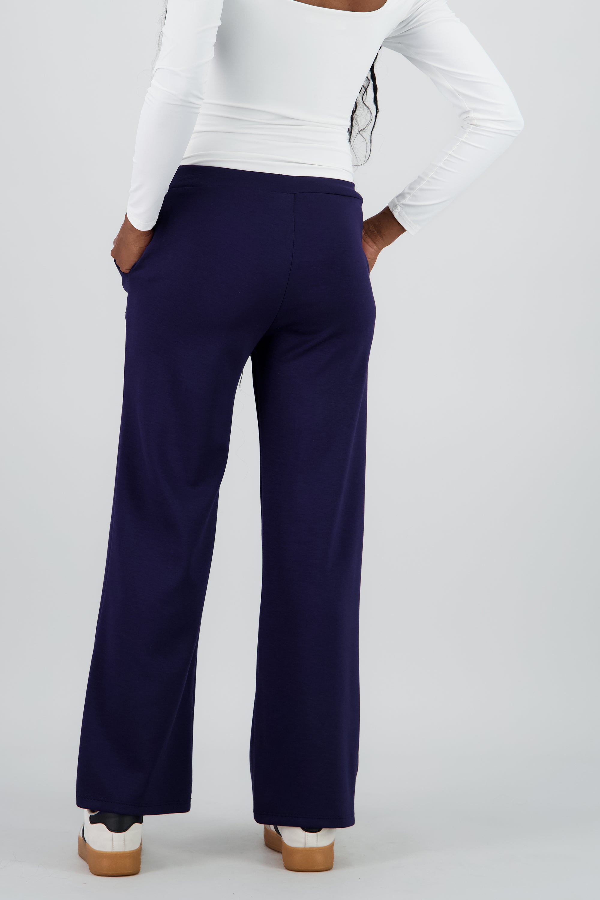 Pantalon amplio liso detalle bolsas MARINO