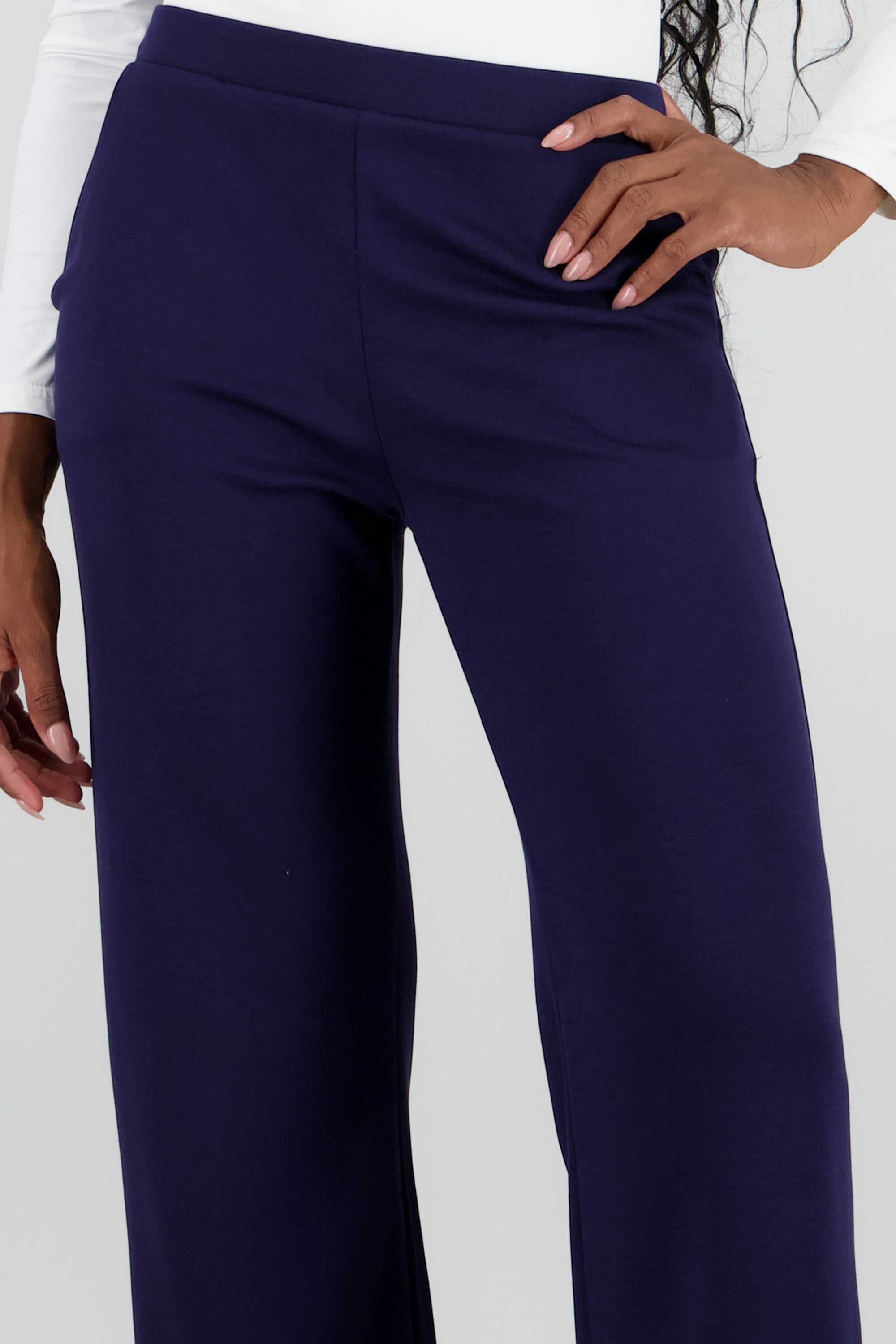 Pantalon amplio liso detalle bolsas MARINO