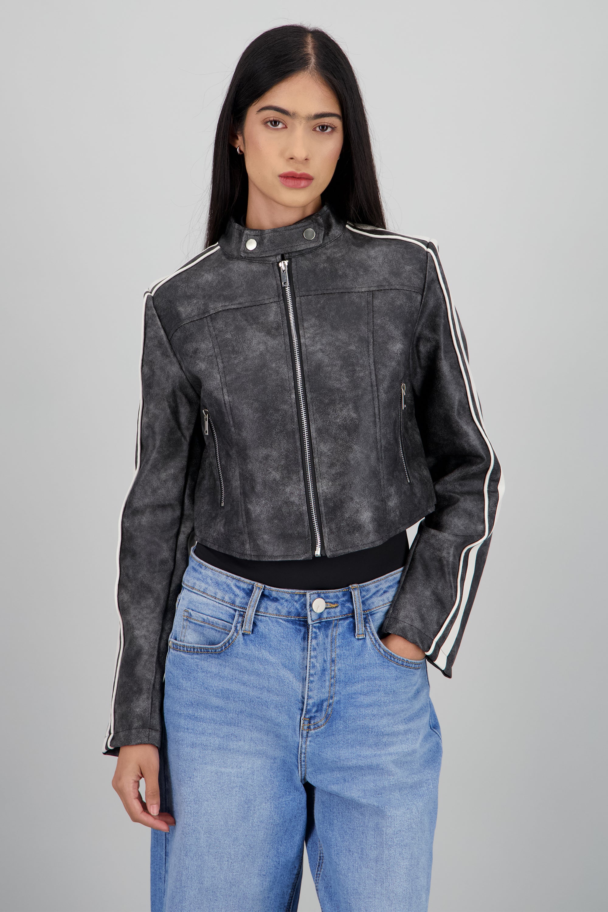 Chamarra estilo destagado rayas en costado GRIS COMBO