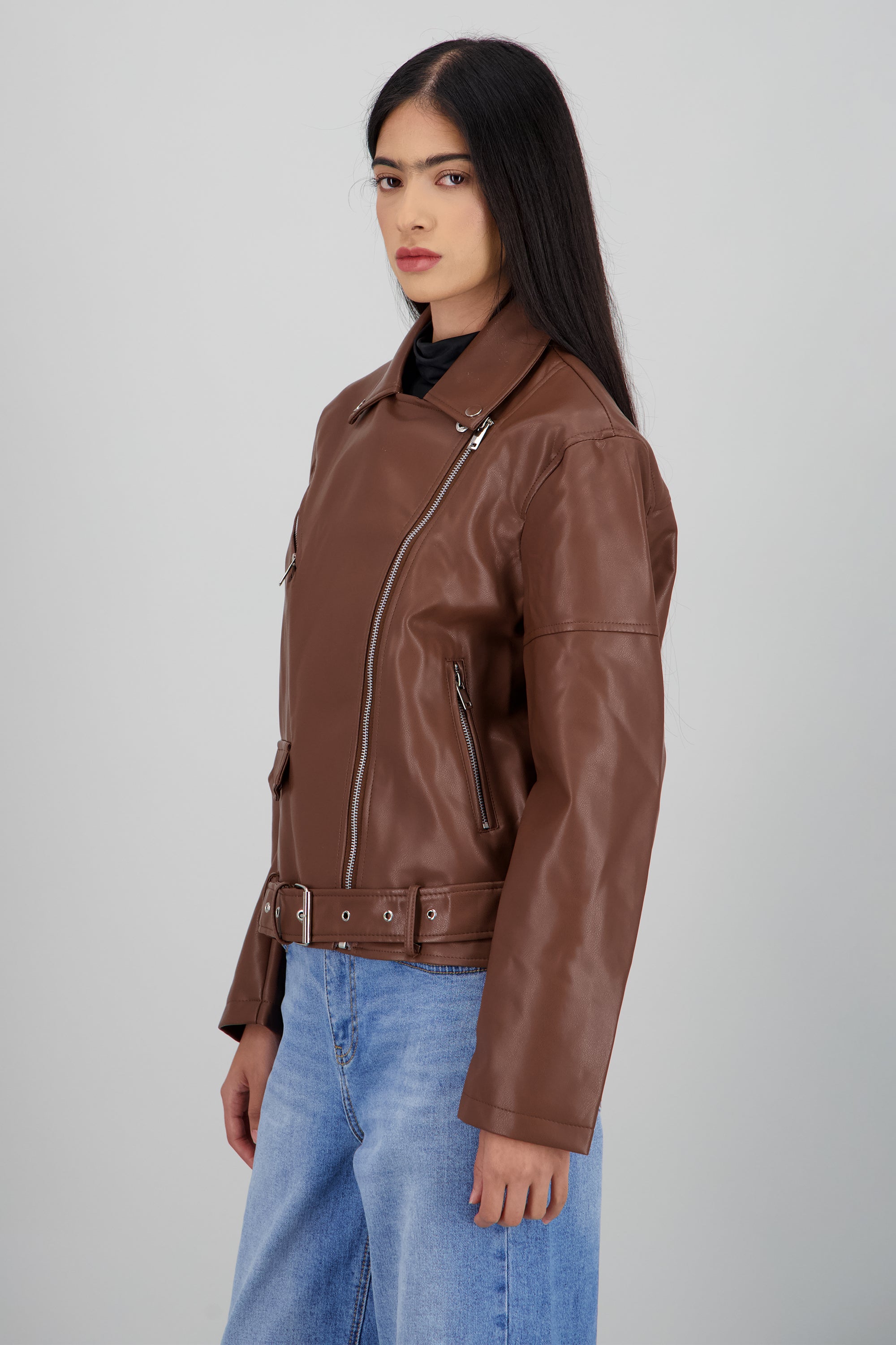 Biker oversize con herrajes contraste CAFE