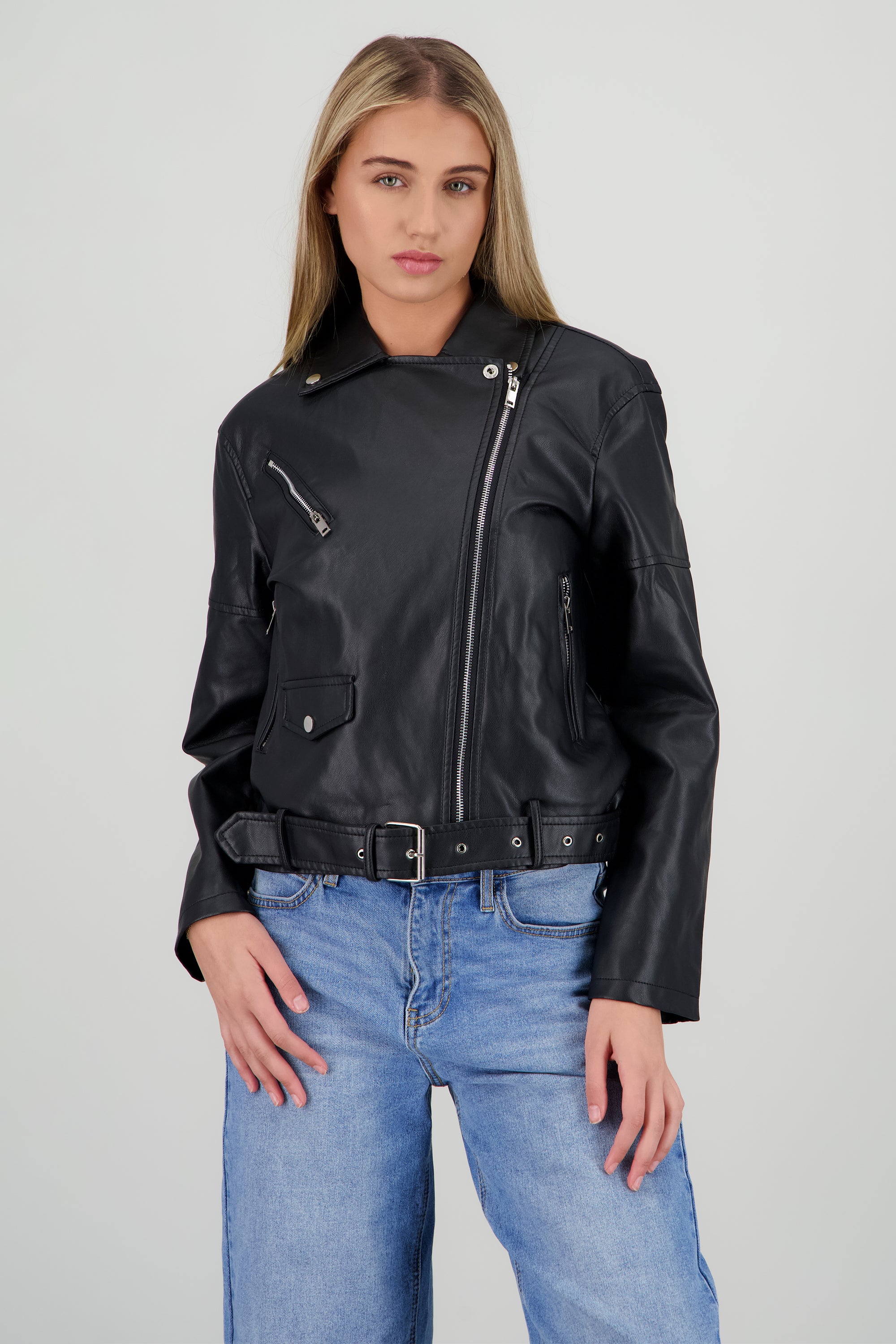 Biker oversize con herrajes contraste NEGRO