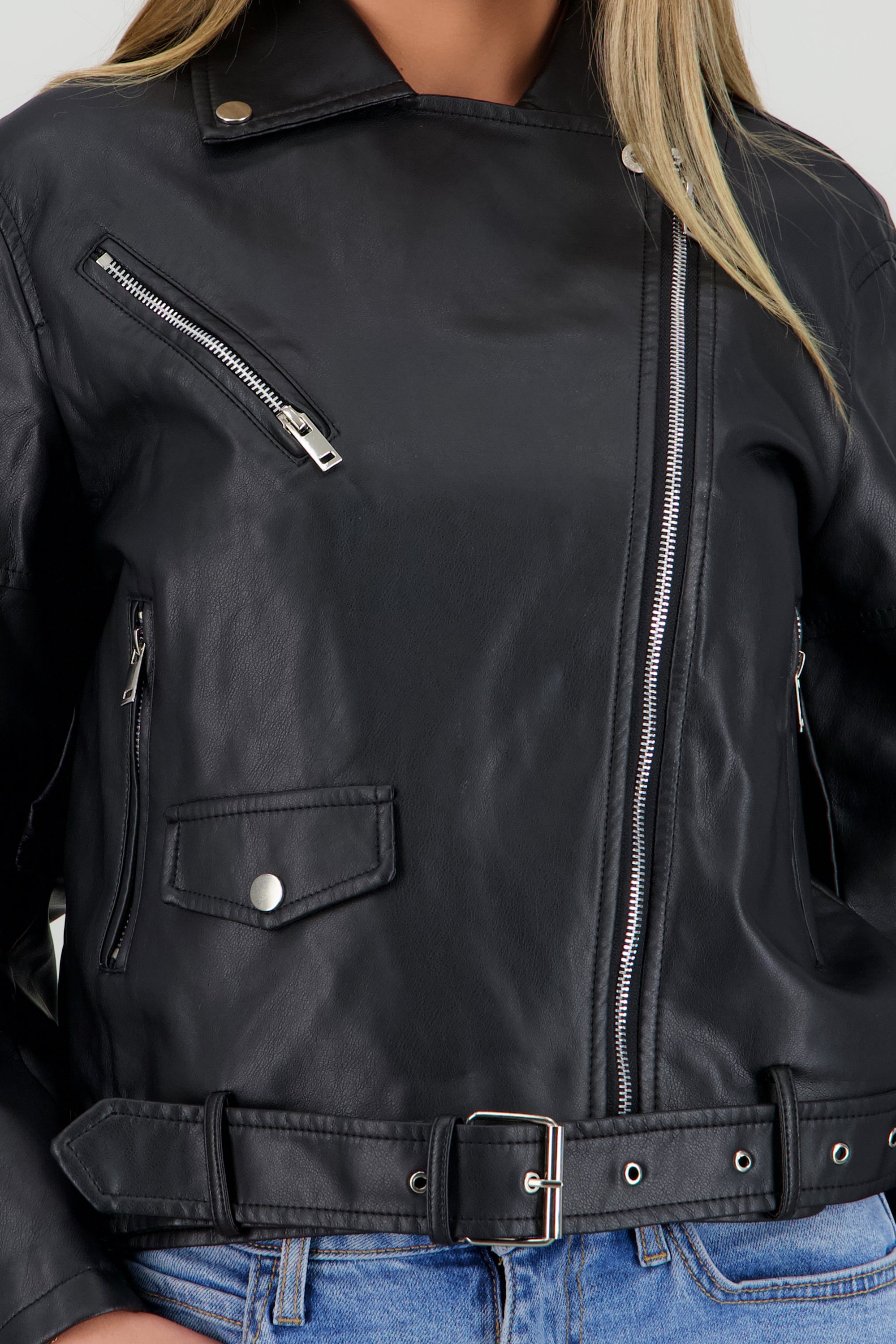 Biker oversize con herrajes contraste NEGRO
