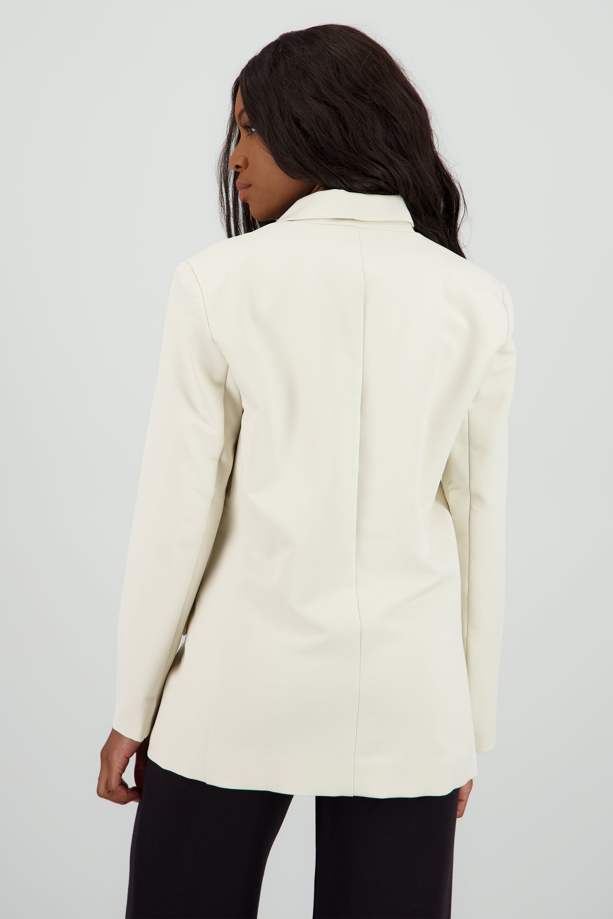 Saco oversized liso con estructura y botones CREMA