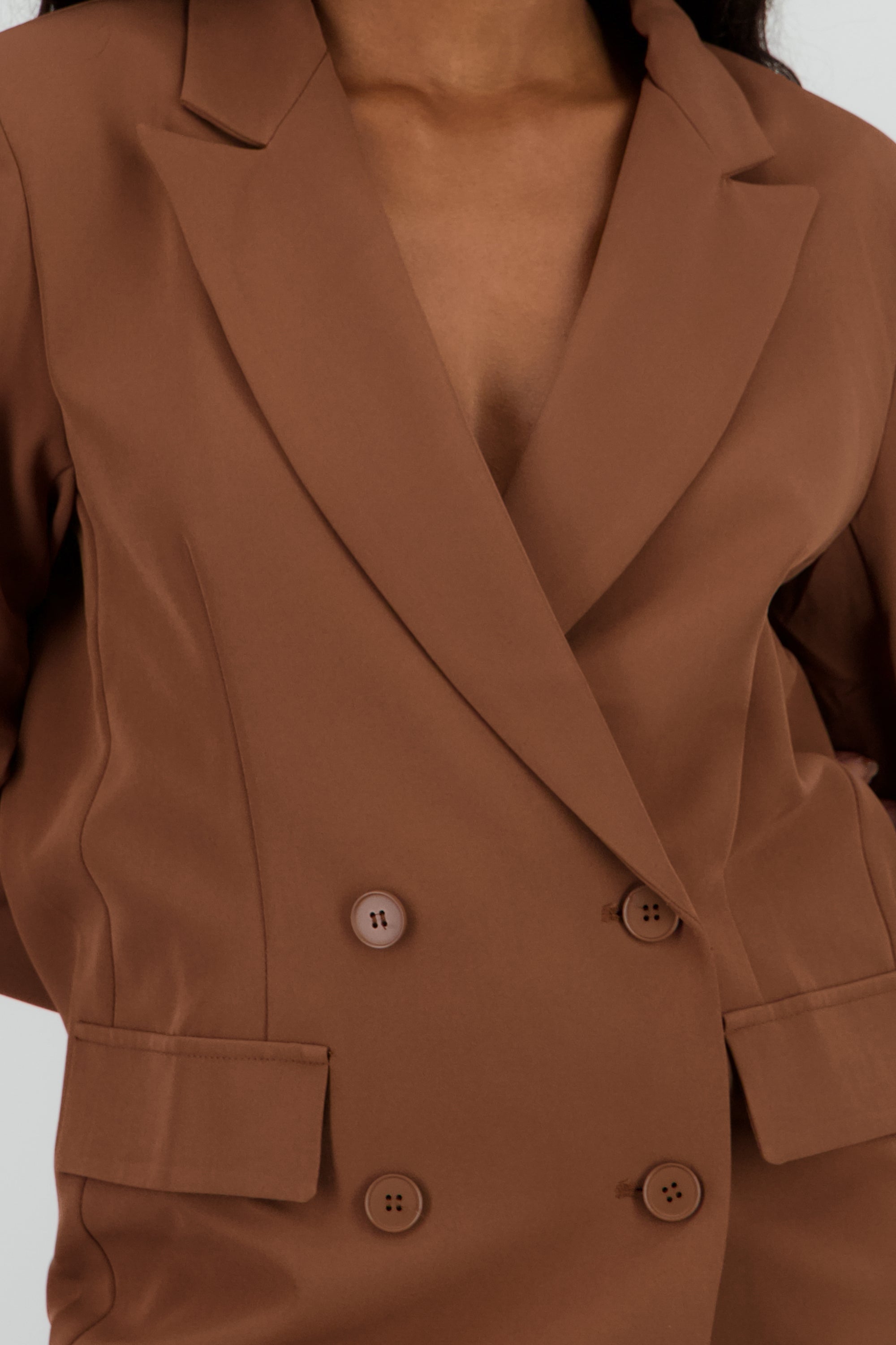 Saco oversized liso con estructura y botones CAFE