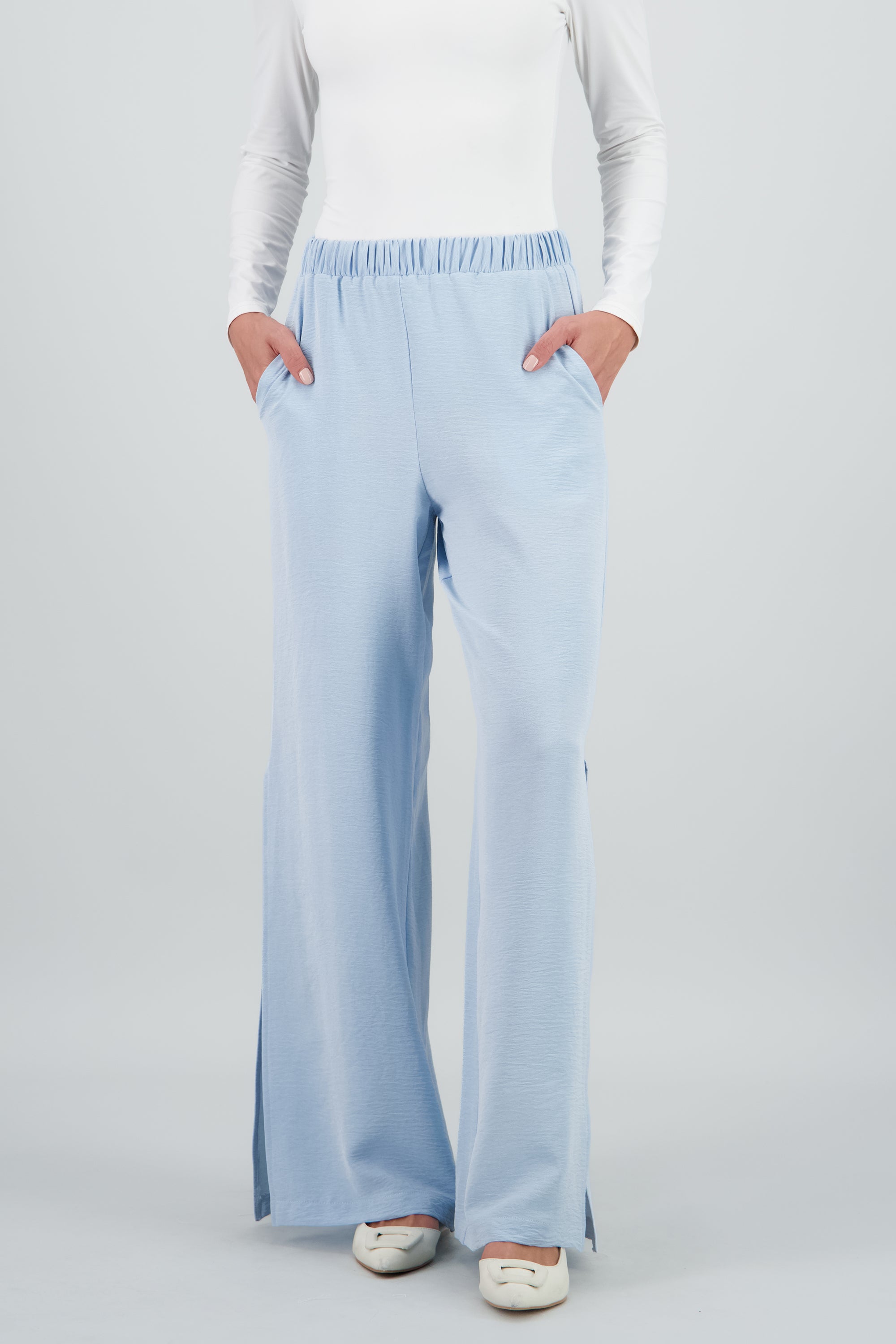 Pantalon fluido resorte detalle textura AZUL CIELO