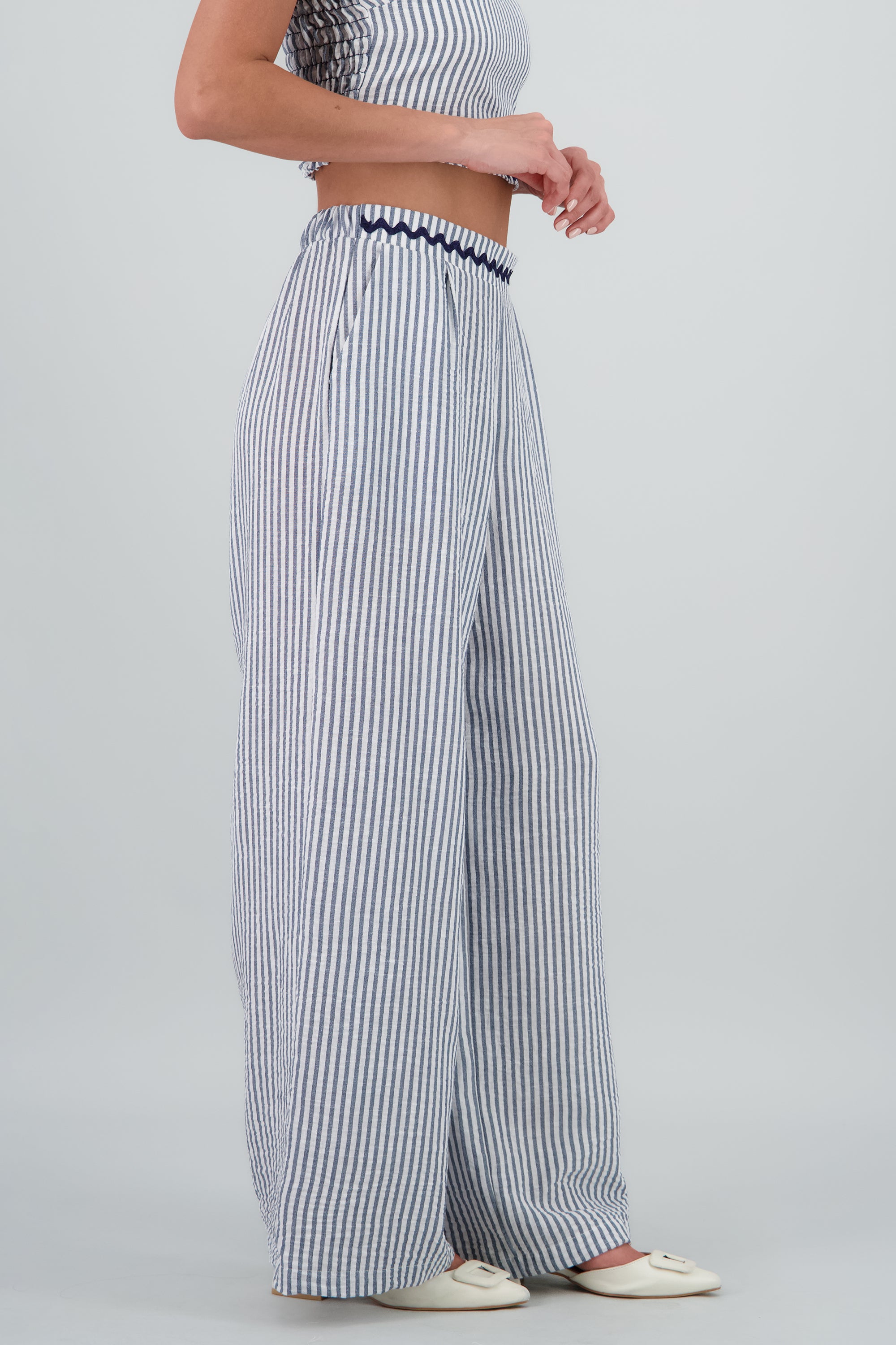 Pantalon amplio detalle bordado AZUL COMBO