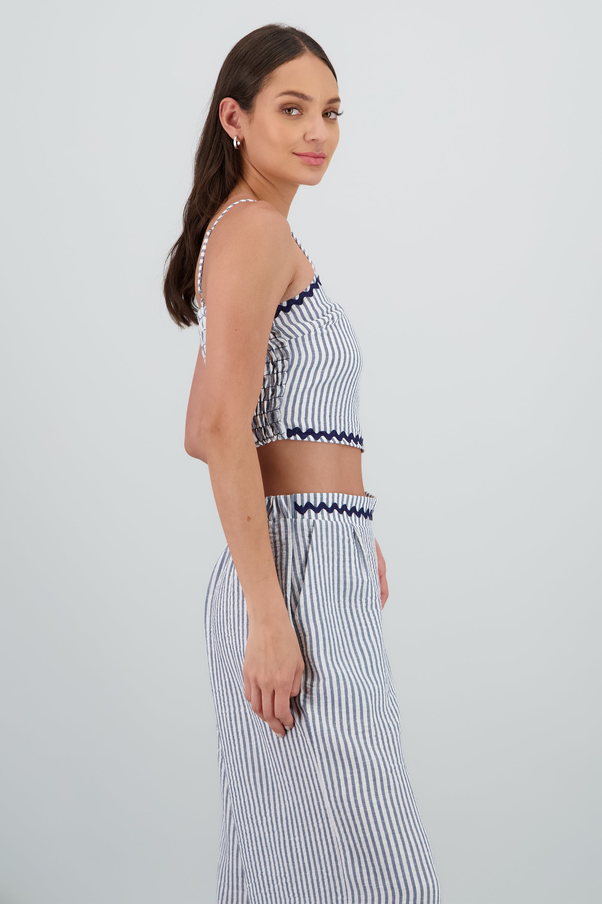 Top recto tirantes detalle bordado AZUL COMBO
