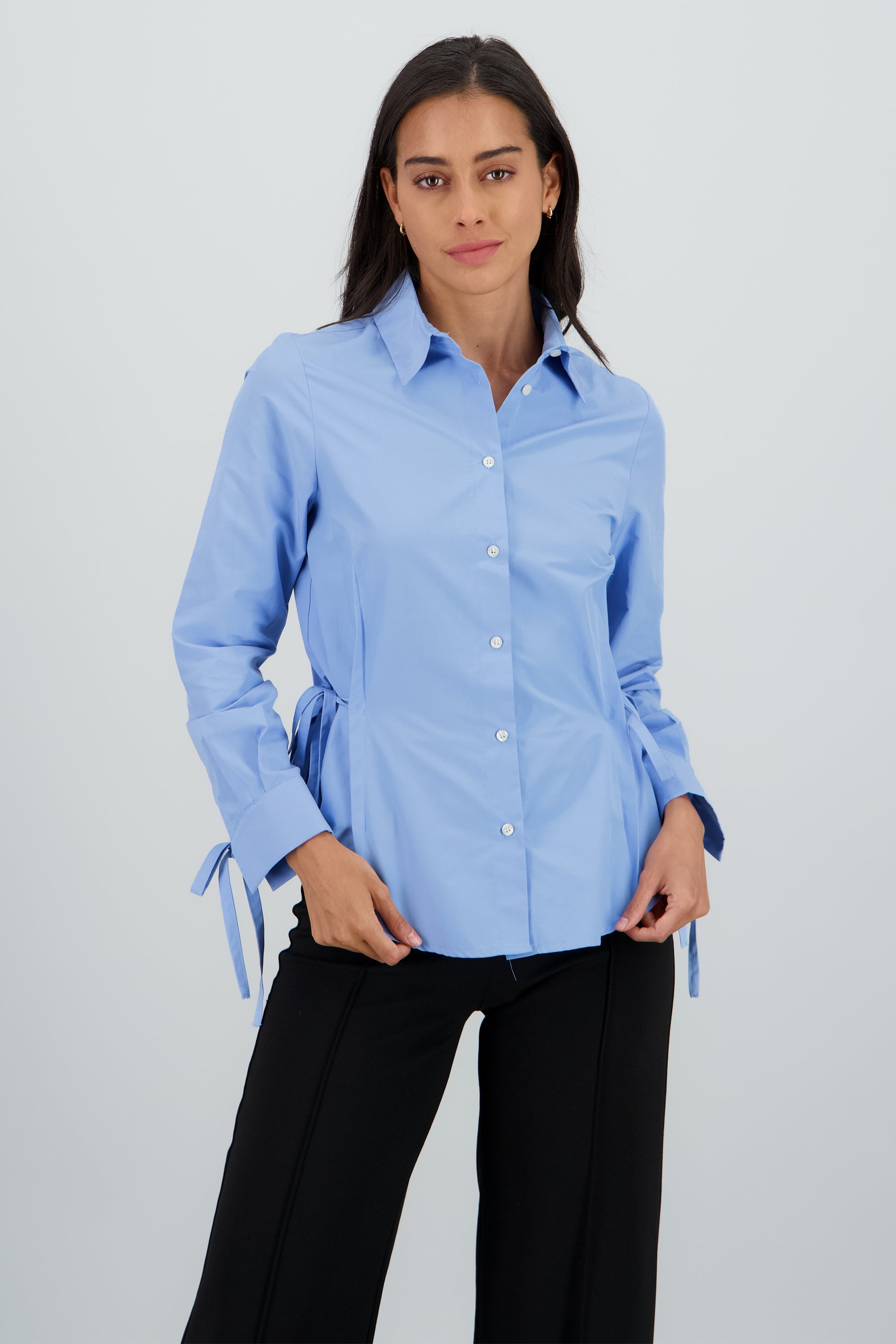 Camisa lisa etalle lazo AZUL CIELO