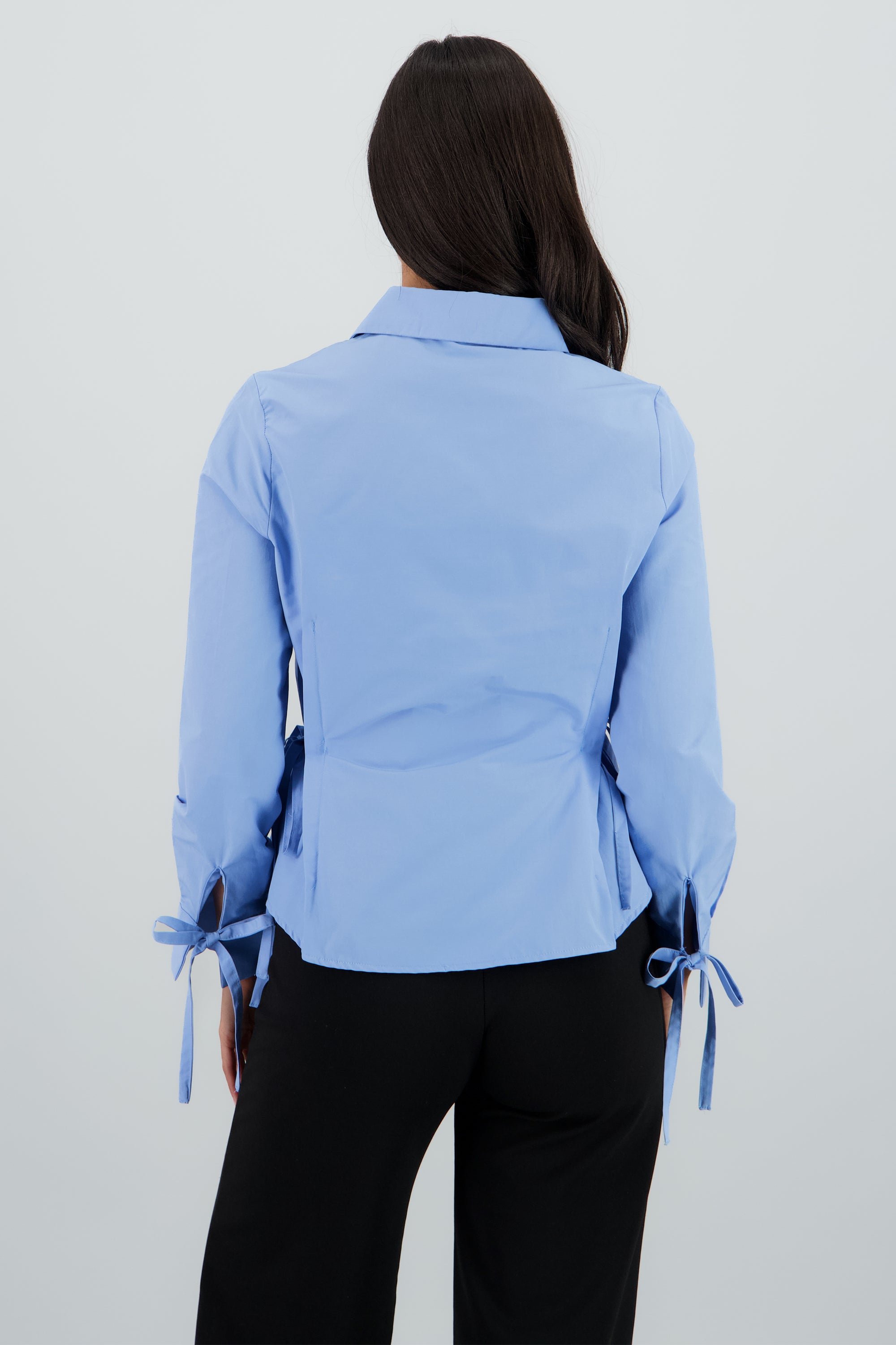 Camisa lisa etalle lazo AZUL CIELO