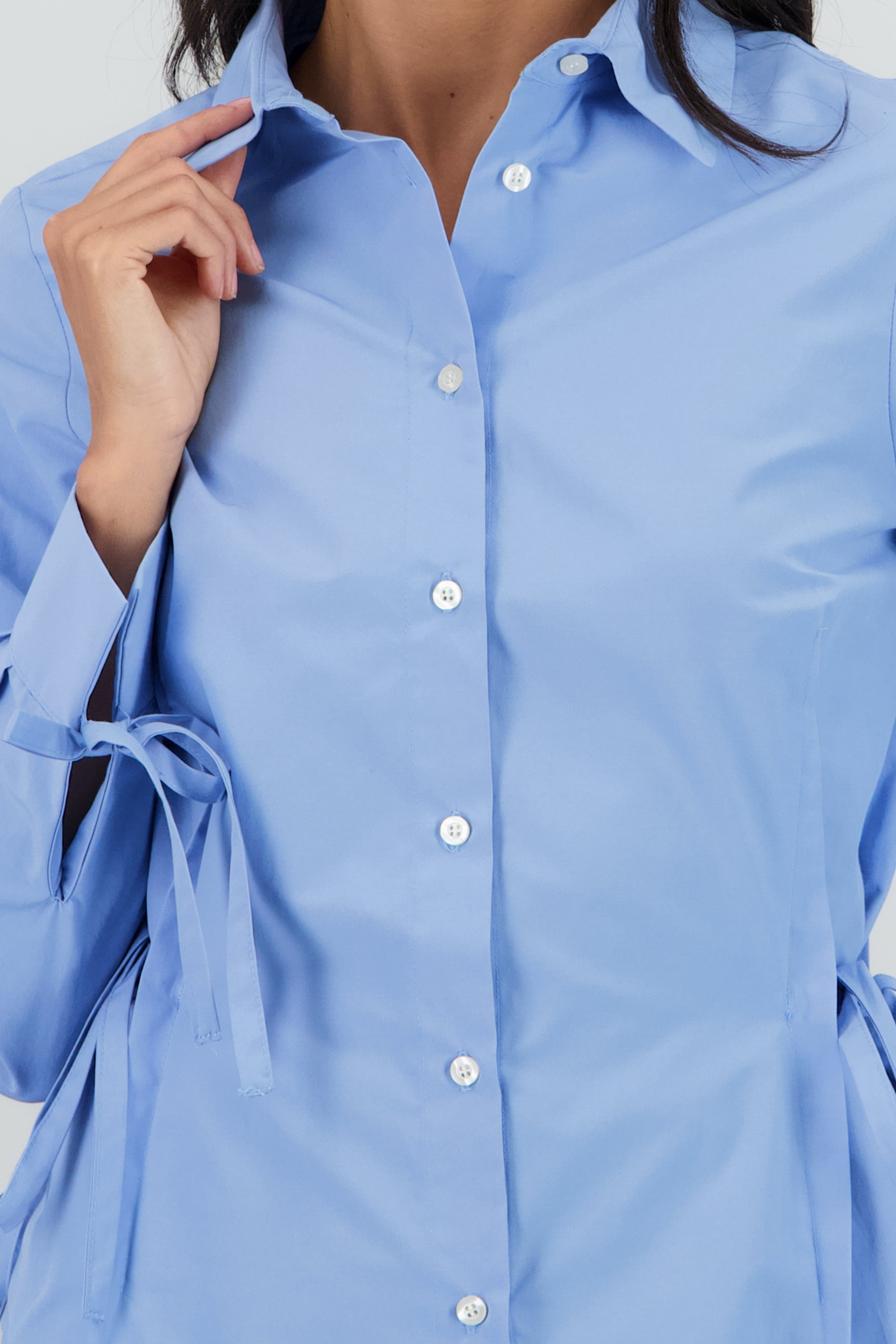 Camisa lisa etalle lazo AZUL CIELO