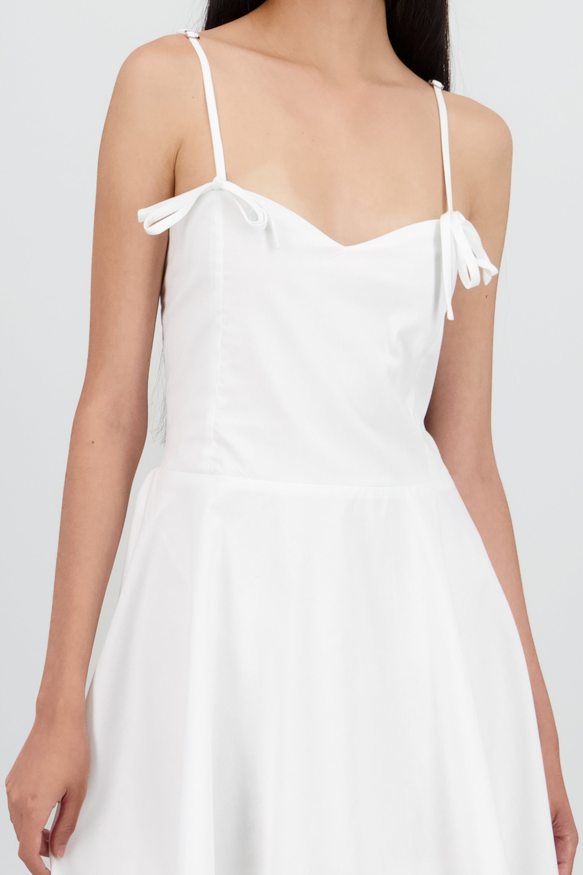 Vestido fluido detalle moño BLANCO