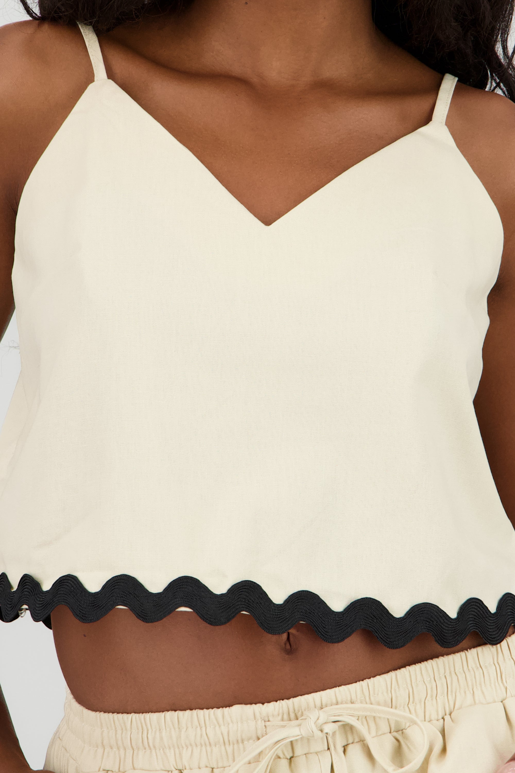 Blusa tirantes detalle contraste CREMA