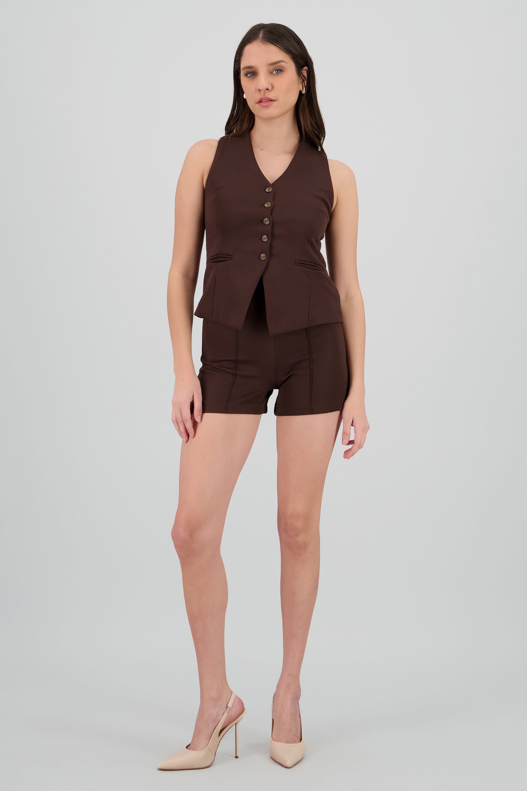 Shorts tiro alto pinzas CHOCOLATE