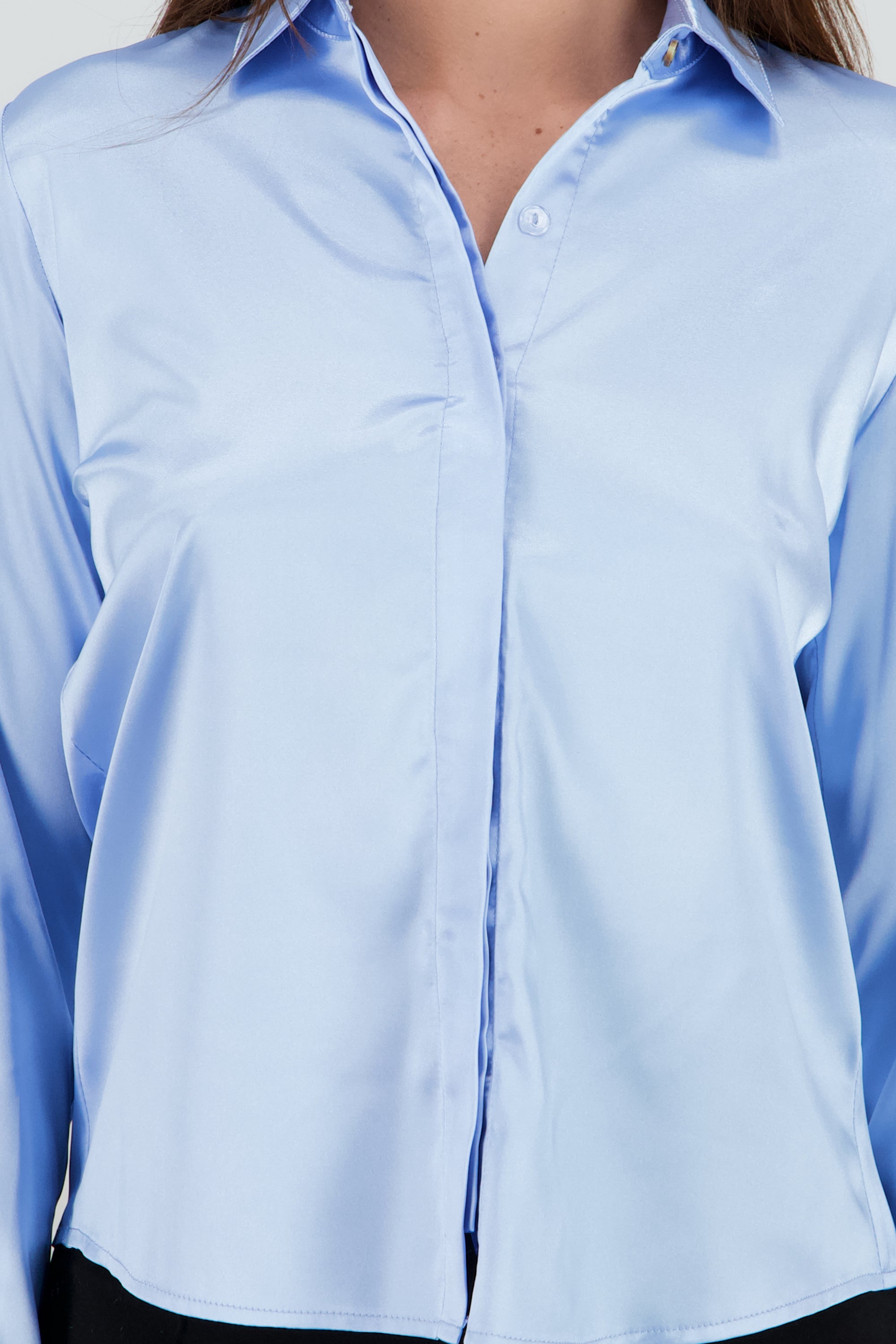 Camisa manga larga cuello detalle satinado AZUL PASTEL