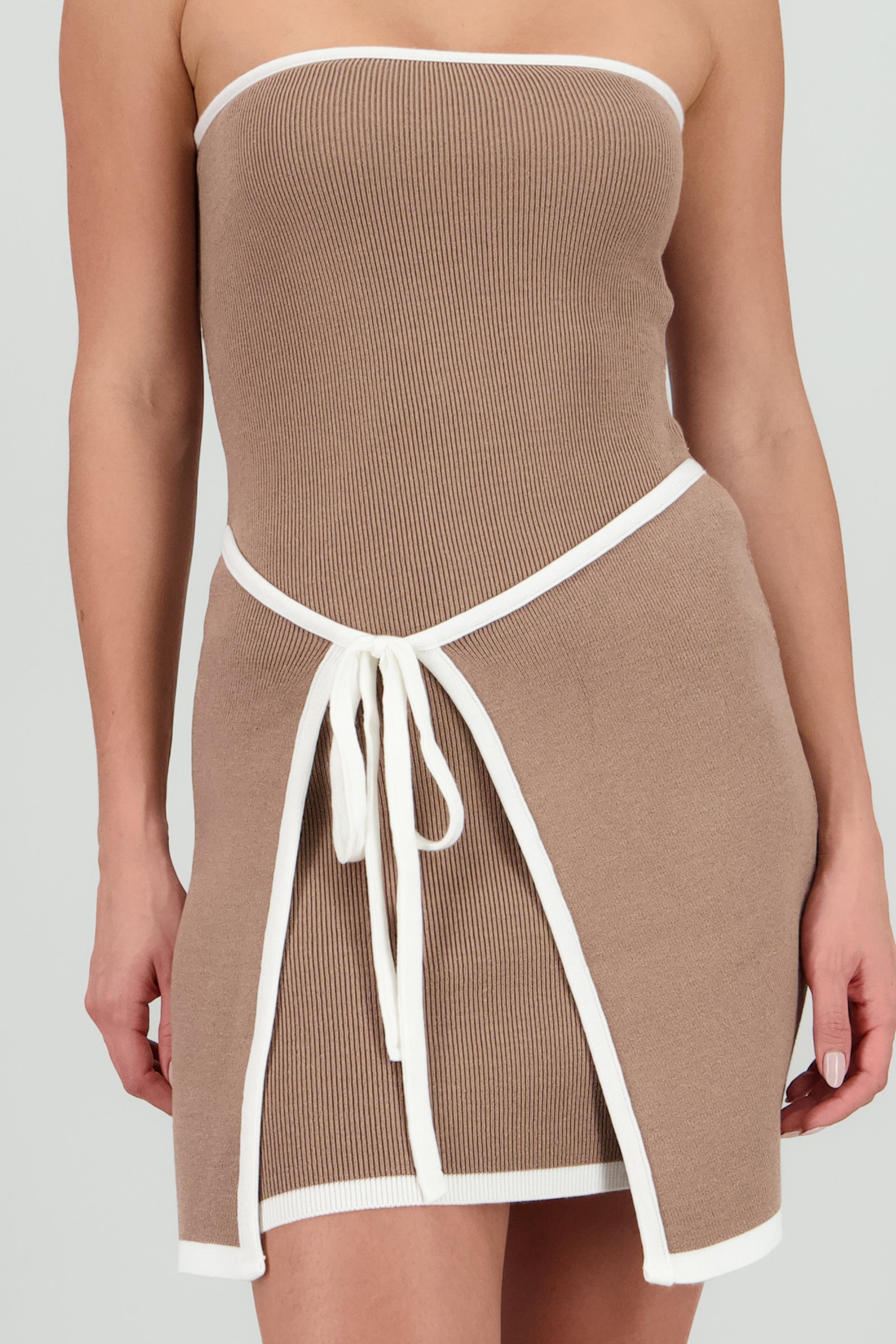 Vestido strapless detalle contraste lazo CAFE