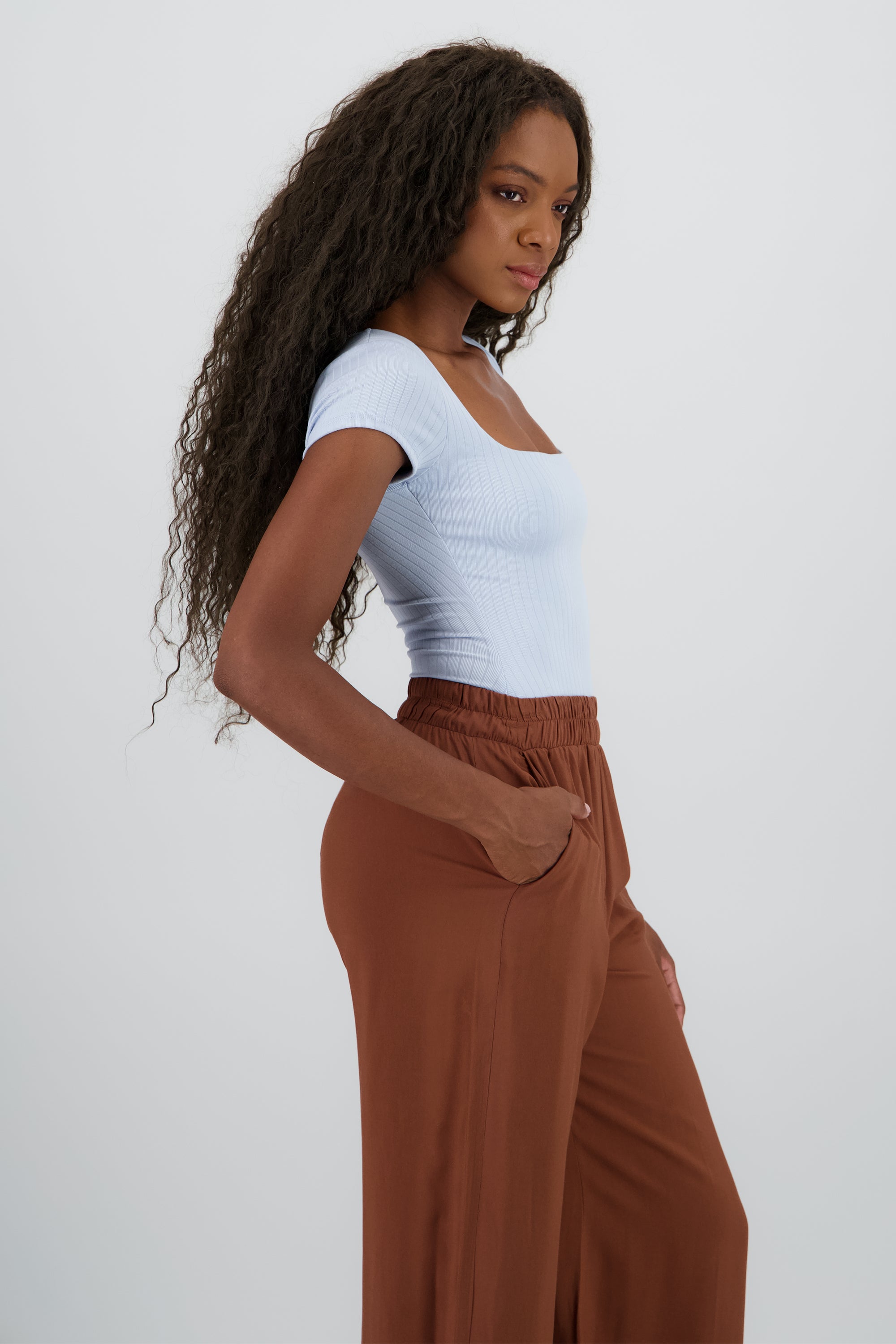 Body escote cuadrado manga corta AZUL CIELO
