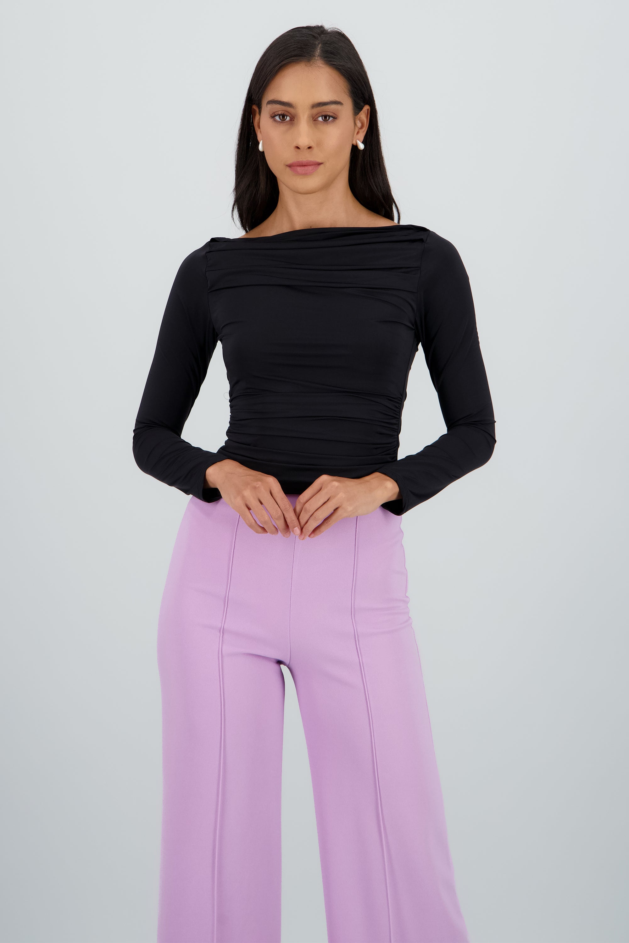 Top manga larga detalle pinzas licra tacto suave NEGRO
