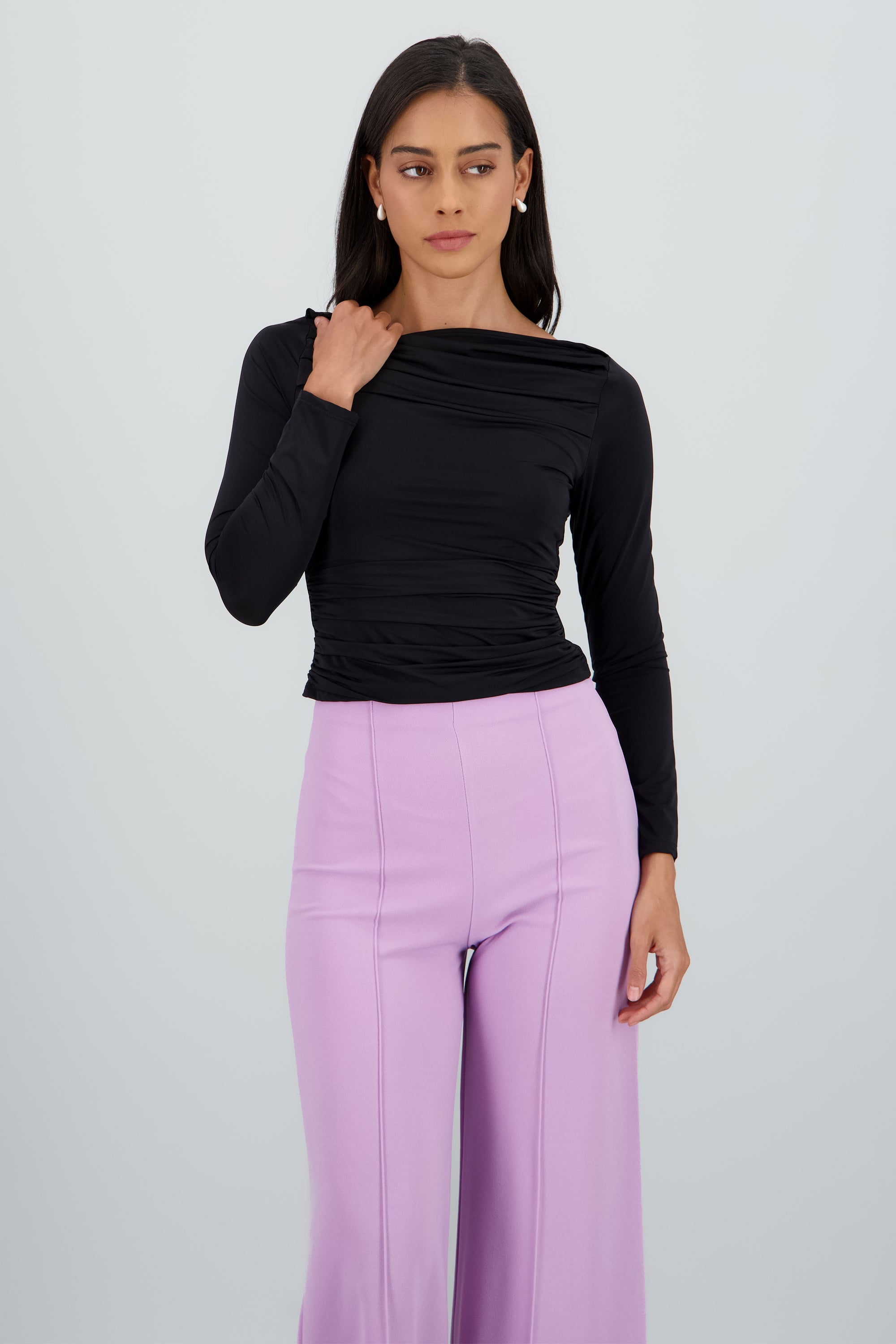 Top manga larga detalle pinzas licra tacto suave NEGRO