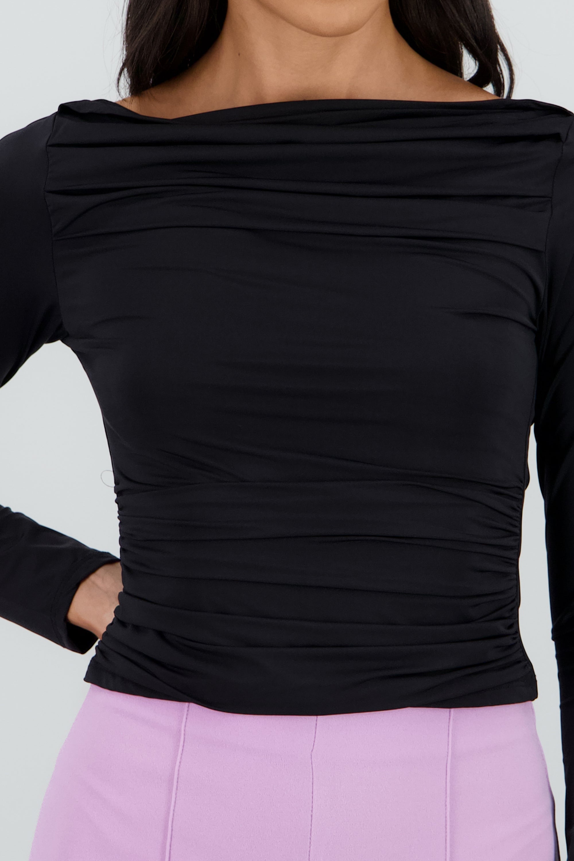 Top manga larga detalle pinzas licra tacto suave NEGRO