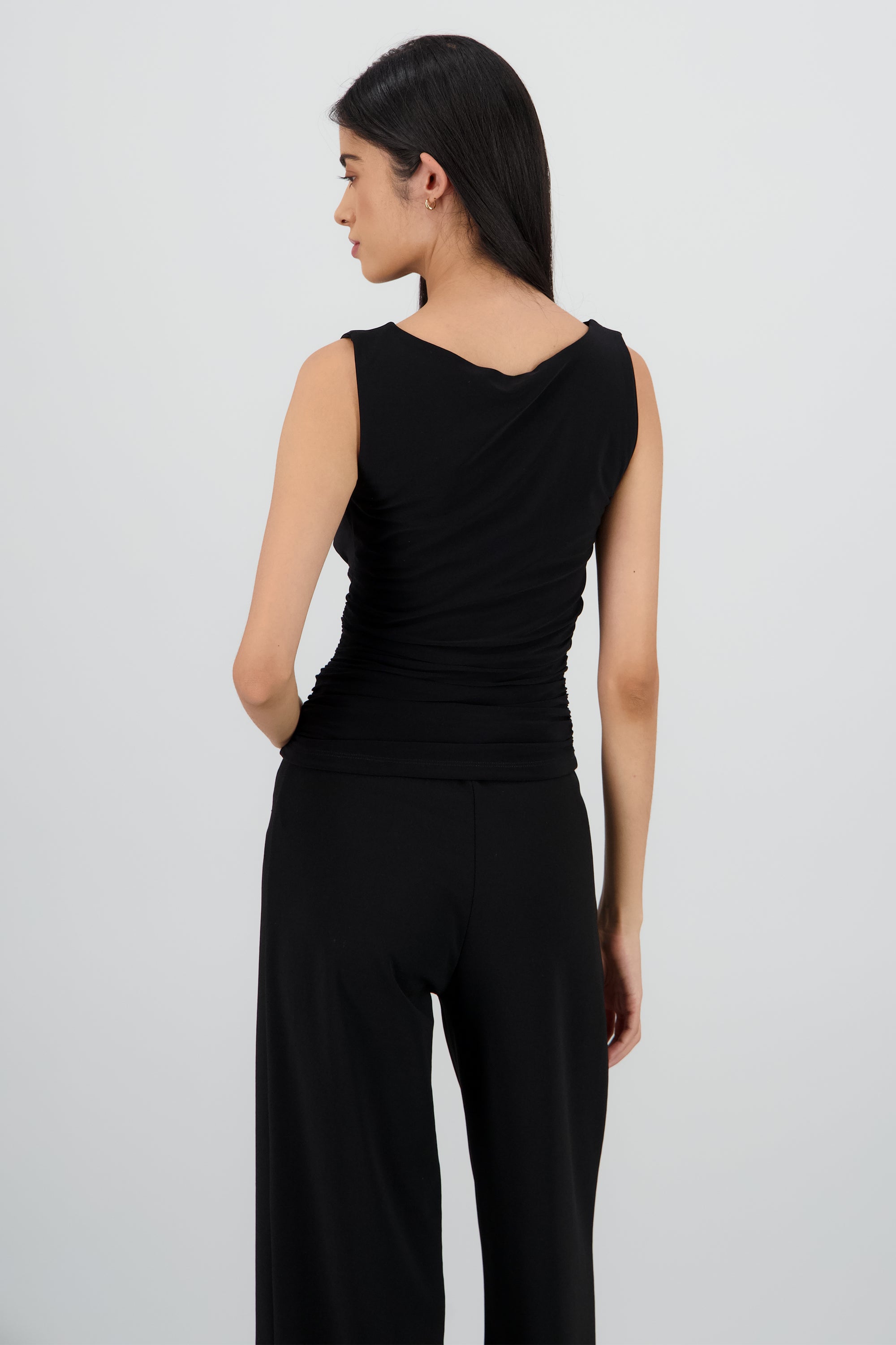 Blusa sin mangas cuello redondo frunces lateral NEGRO