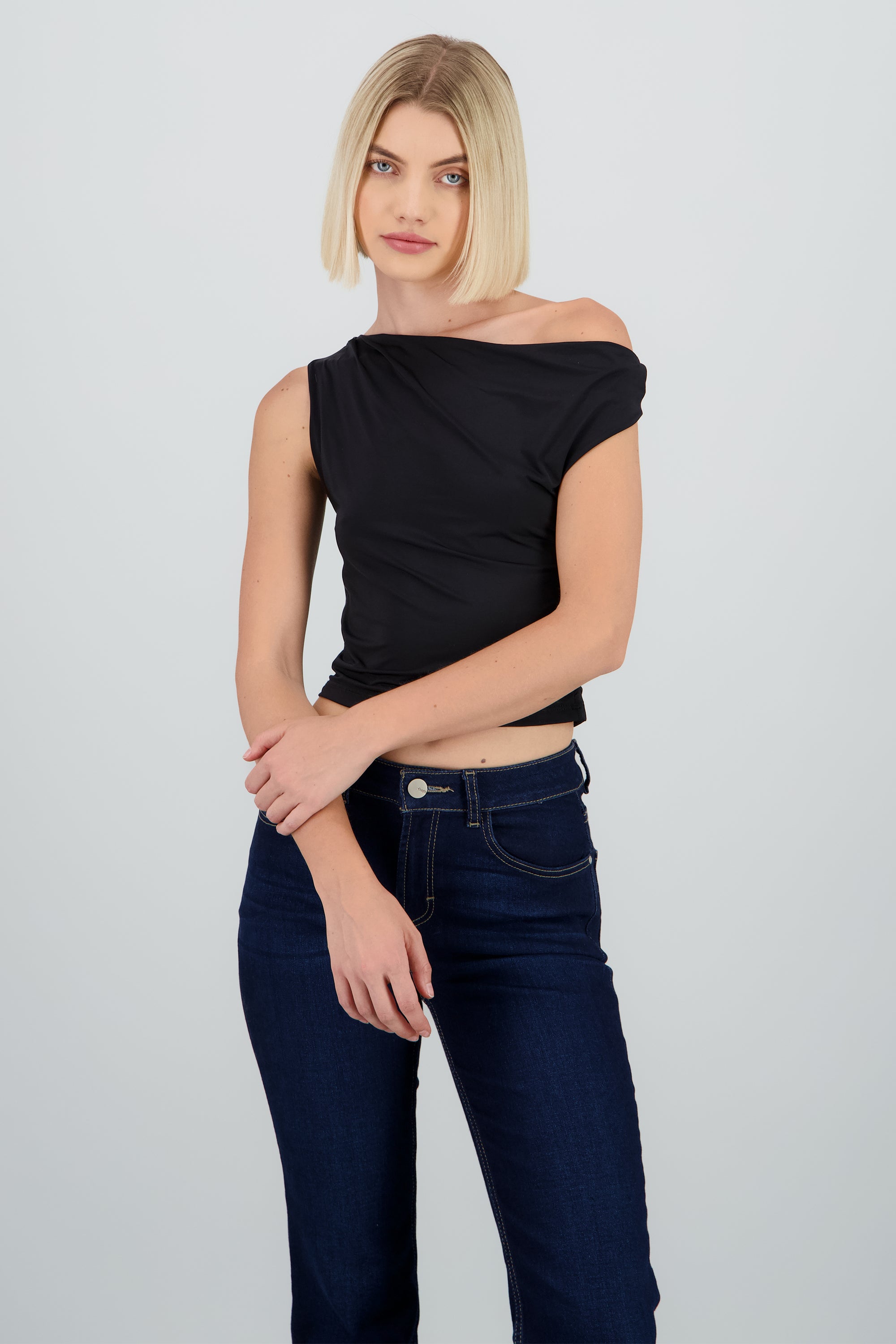 Top detalle tirante volteado licra tacto suave NEGRO