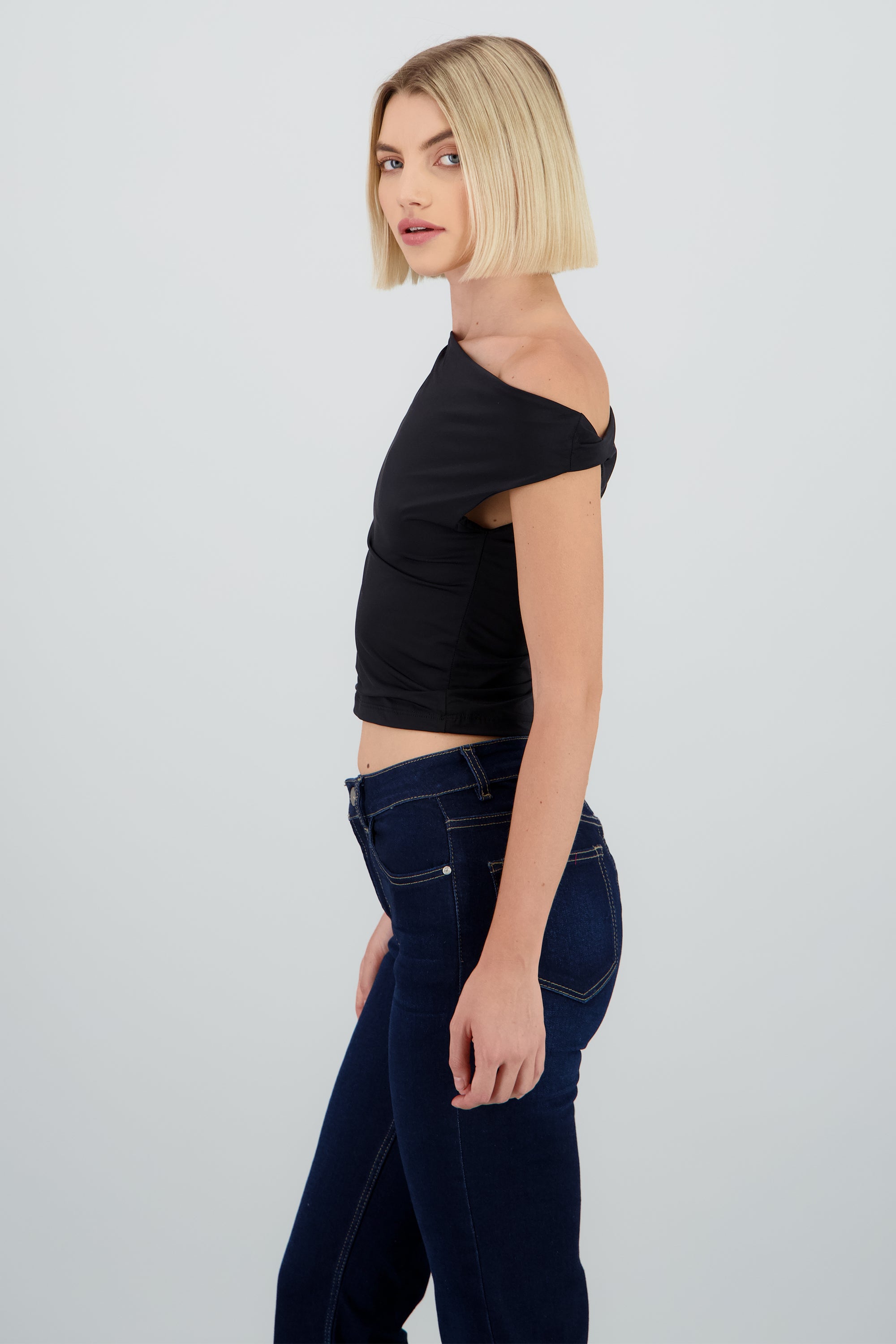 Top detalle tirante volteado licra tacto suave NEGRO