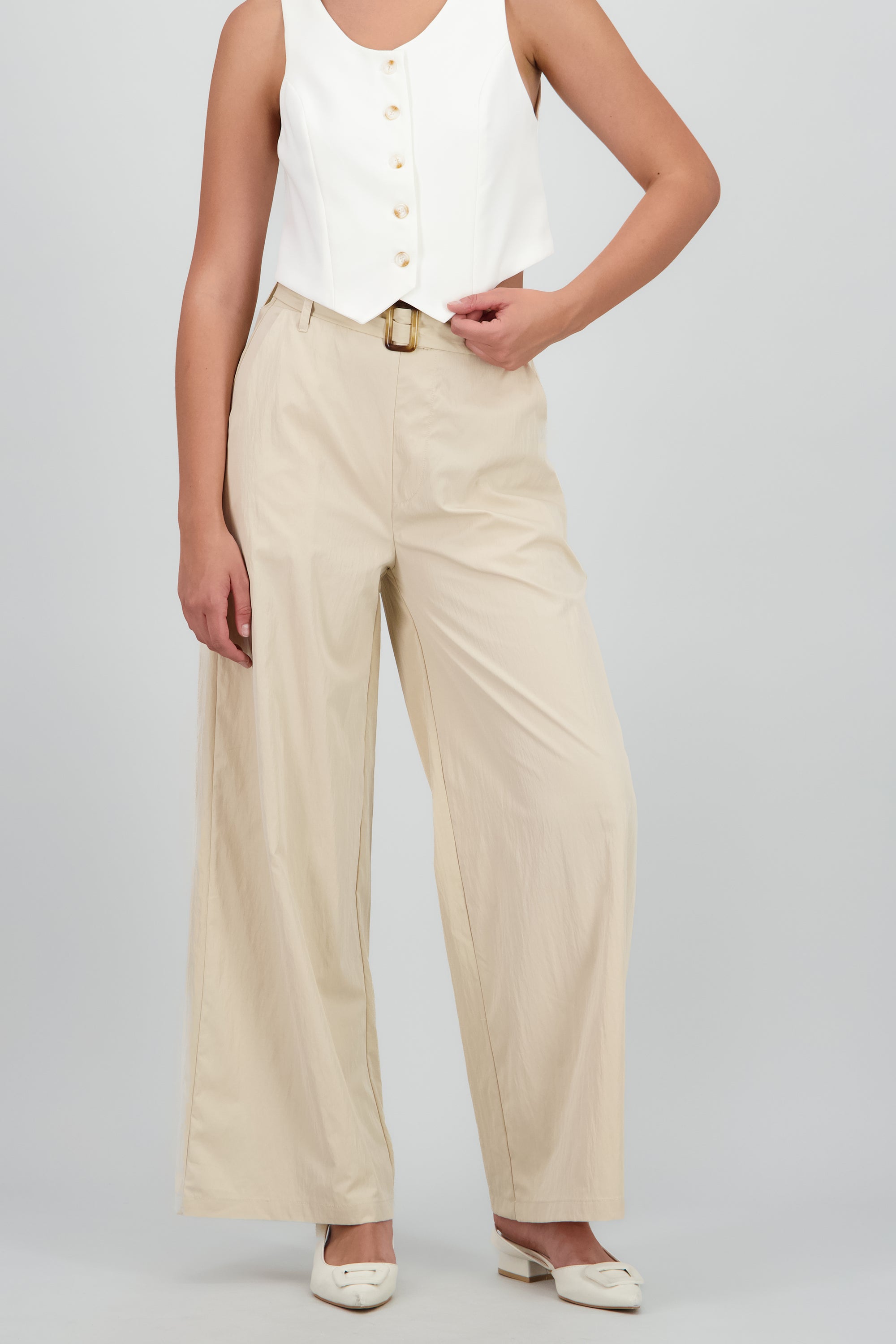 Pantalon fluido pinzas detalle cinturon ARENA