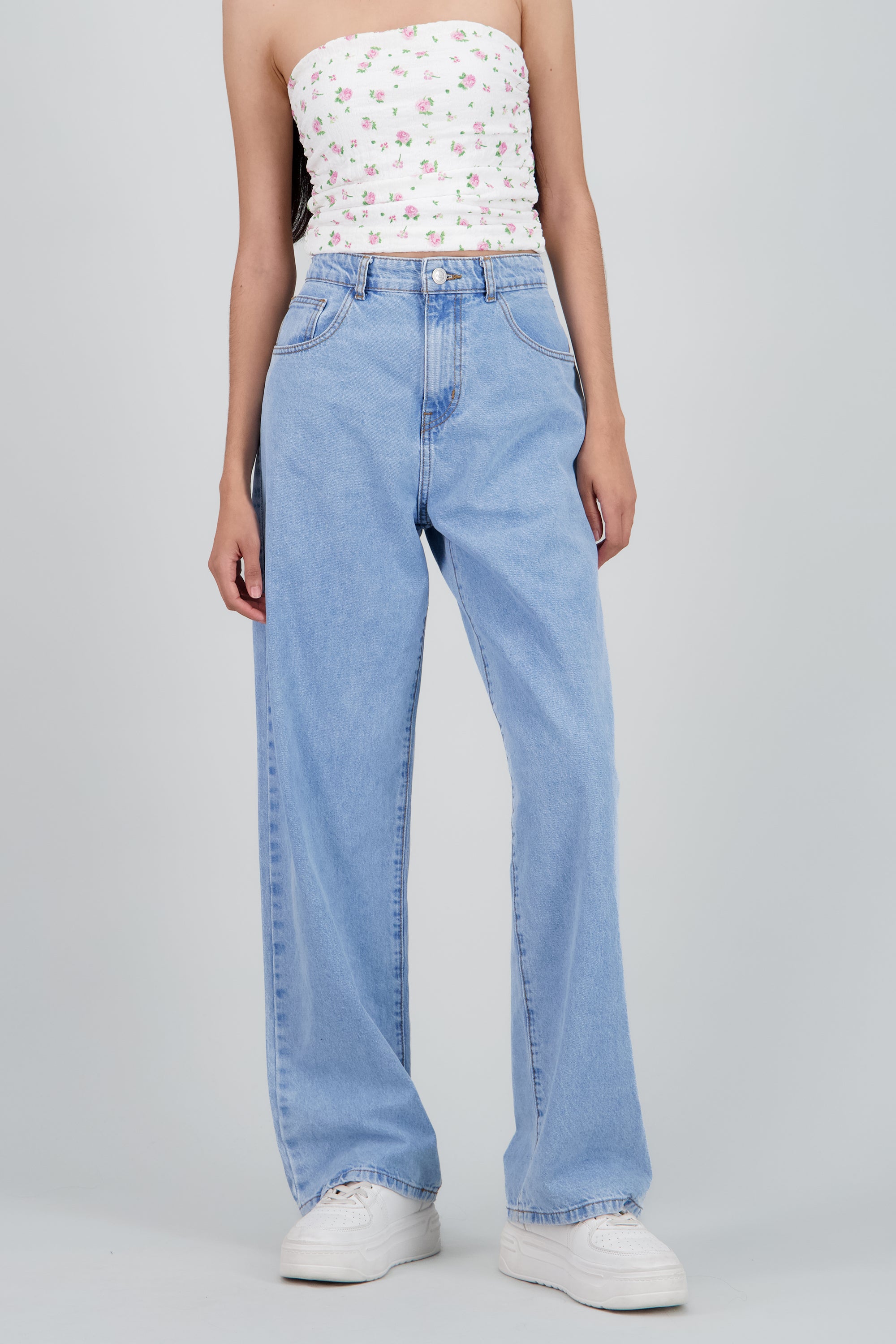 Jeans wide leg estrellas traseras LIGHT WASH